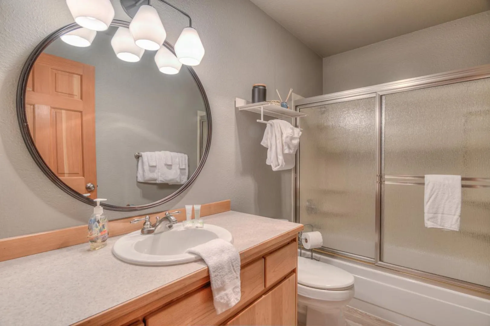Shower in Surftides Plaza Rentals