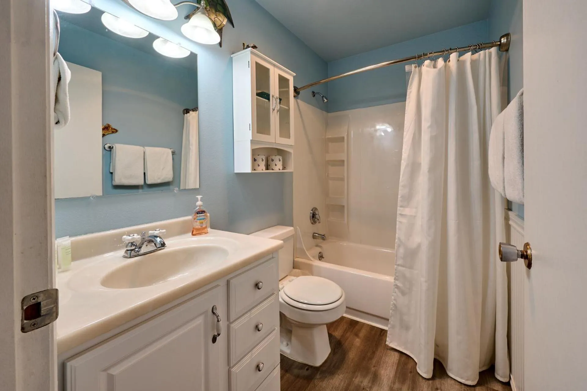 Shower in Surftides Plaza Rentals