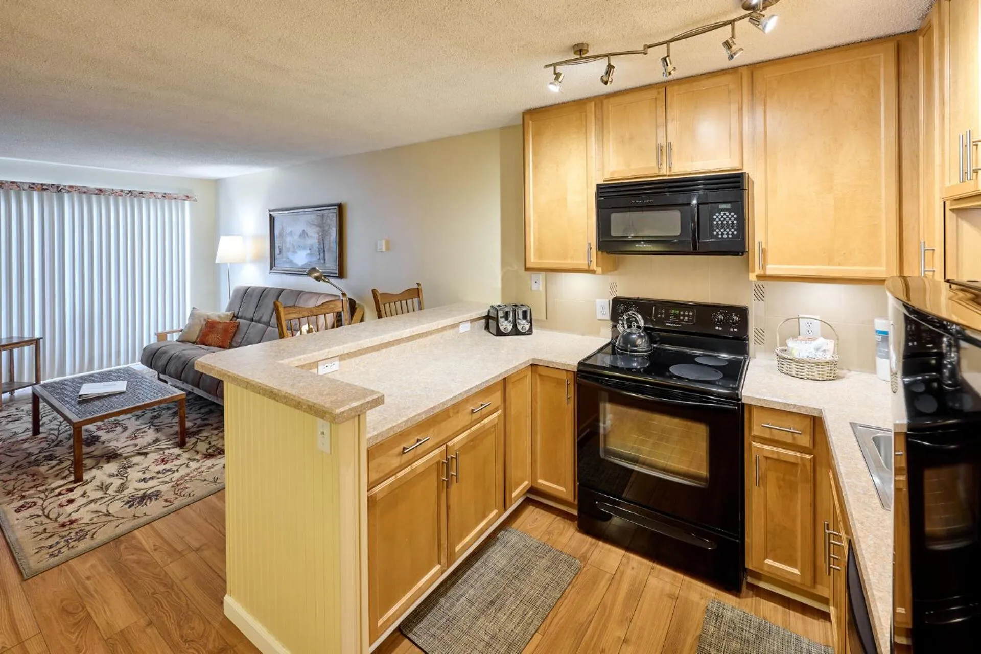 Kitchen or kitchenette in Surftides Plaza Rentals