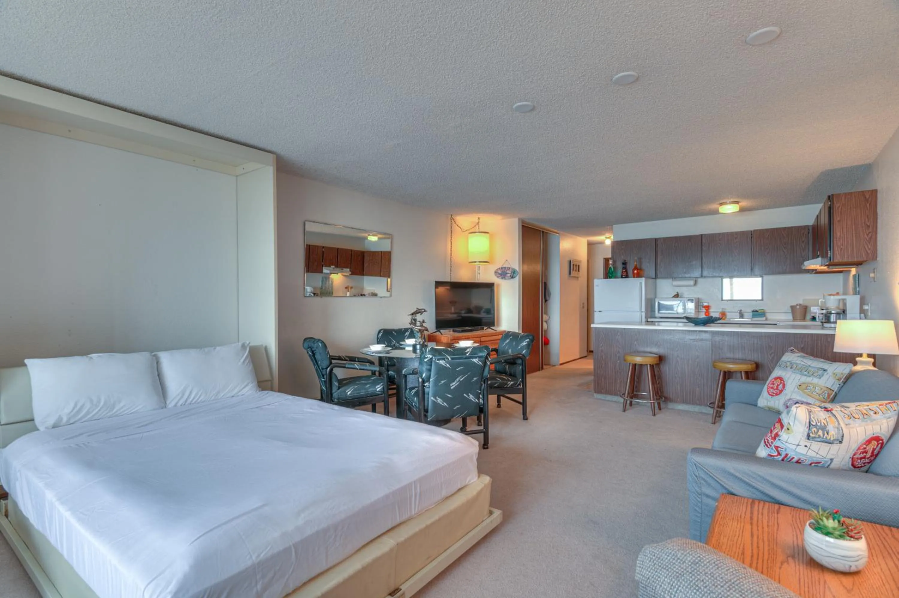 Bed in Surftides Plaza Rentals