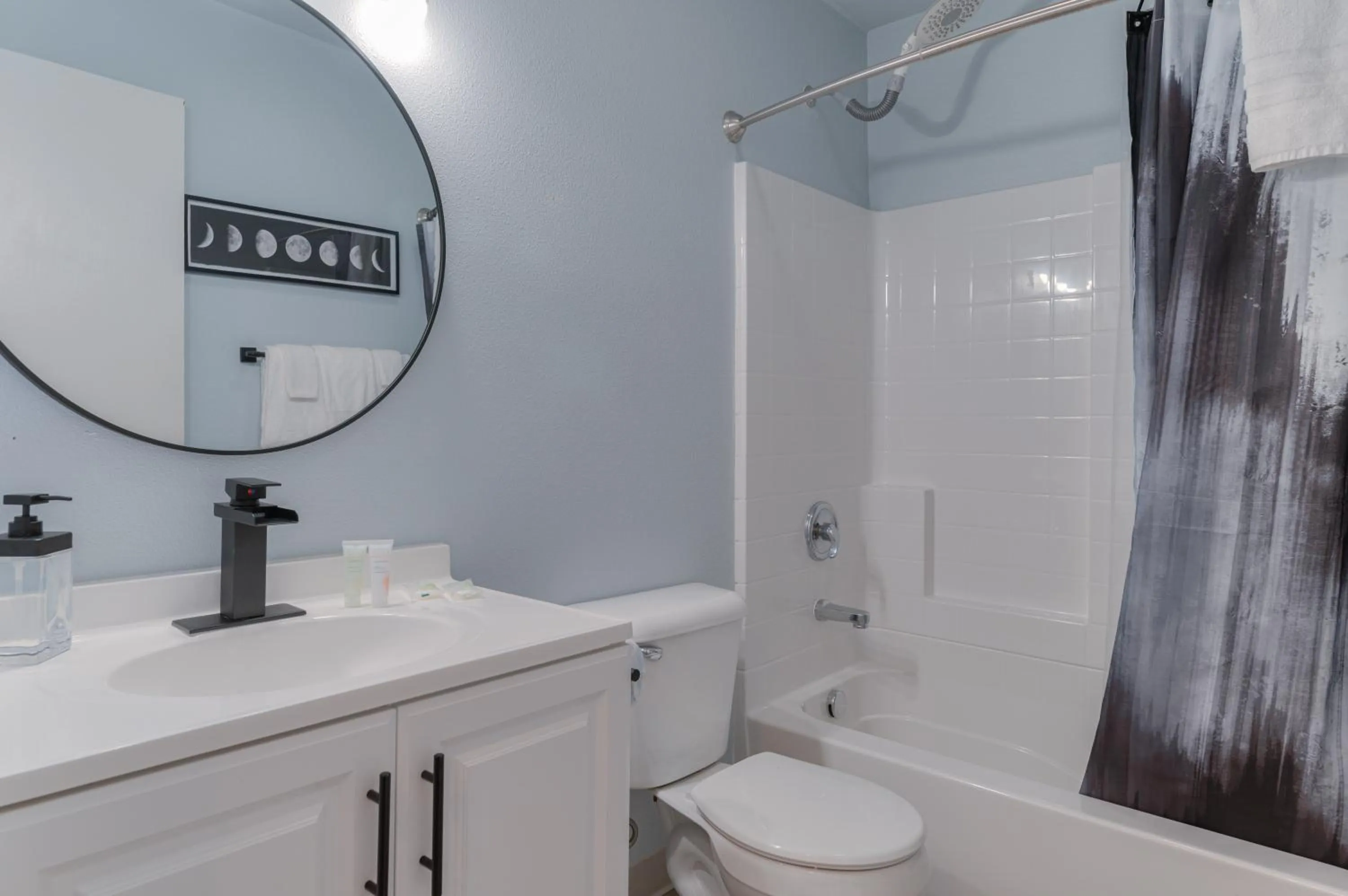 Toilet in Surftides Plaza Rentals