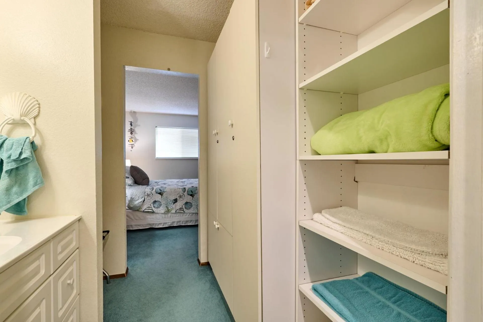 Bed in Surftides Plaza Rentals