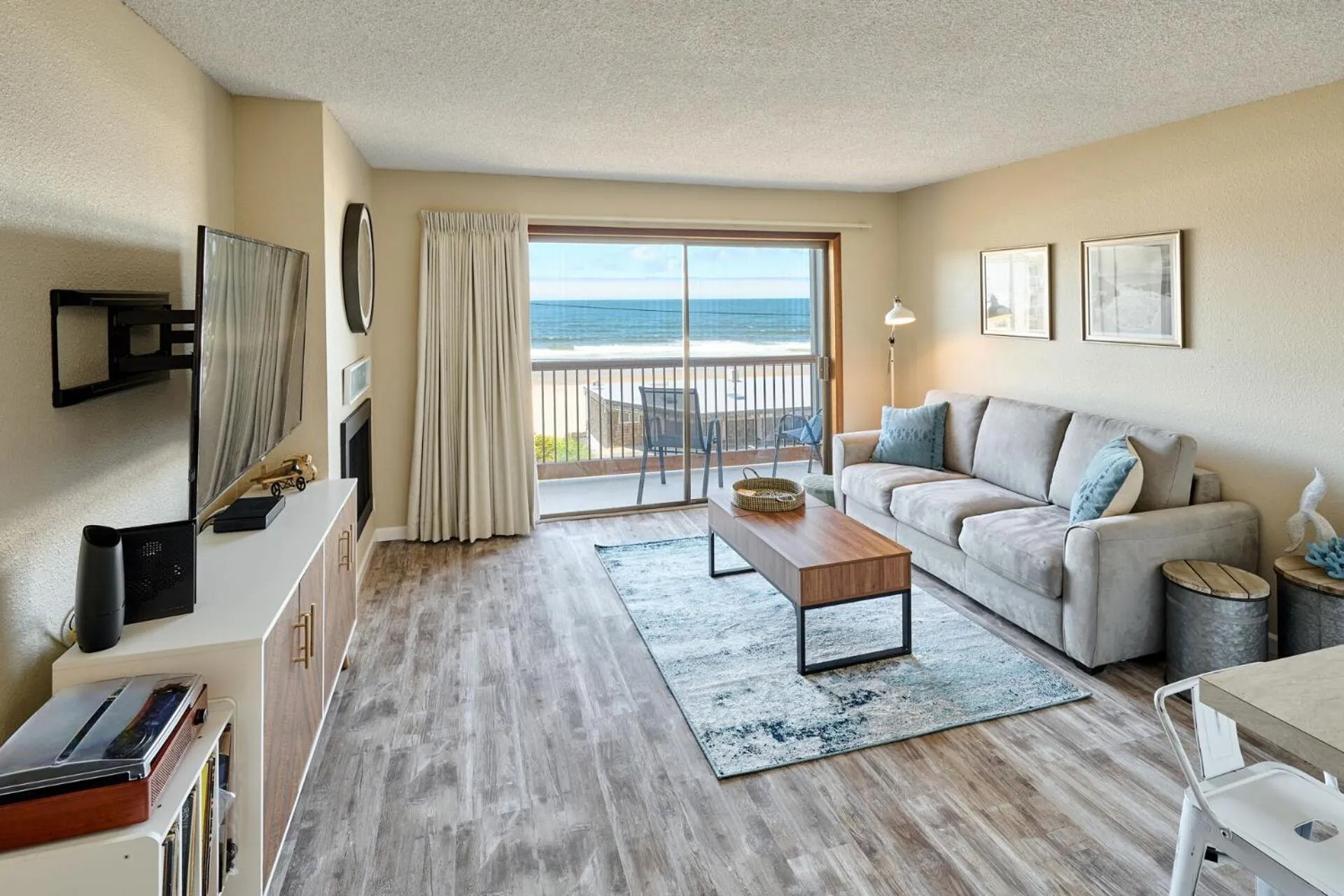 Living room in Surftides Plaza Rentals