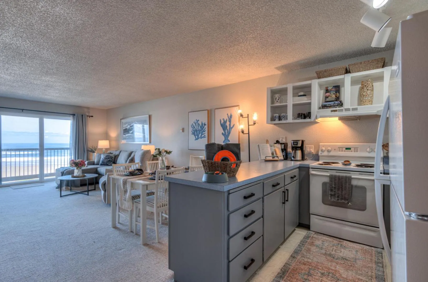 Kitchen or kitchenette in Surftides Plaza Rentals
