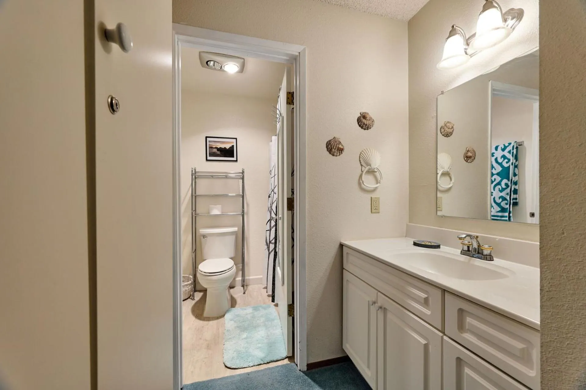 Toilet in Surftides Plaza Rentals