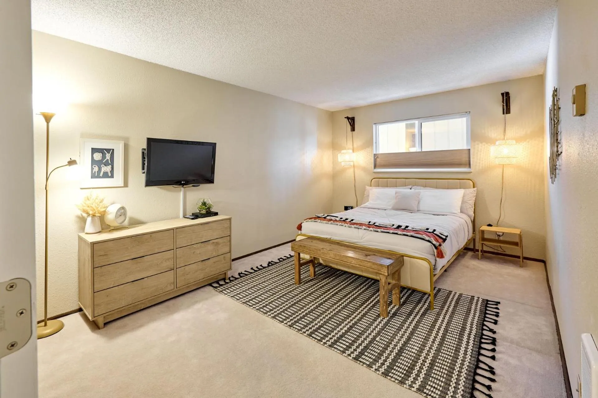 Bed in Surftides Plaza Rentals