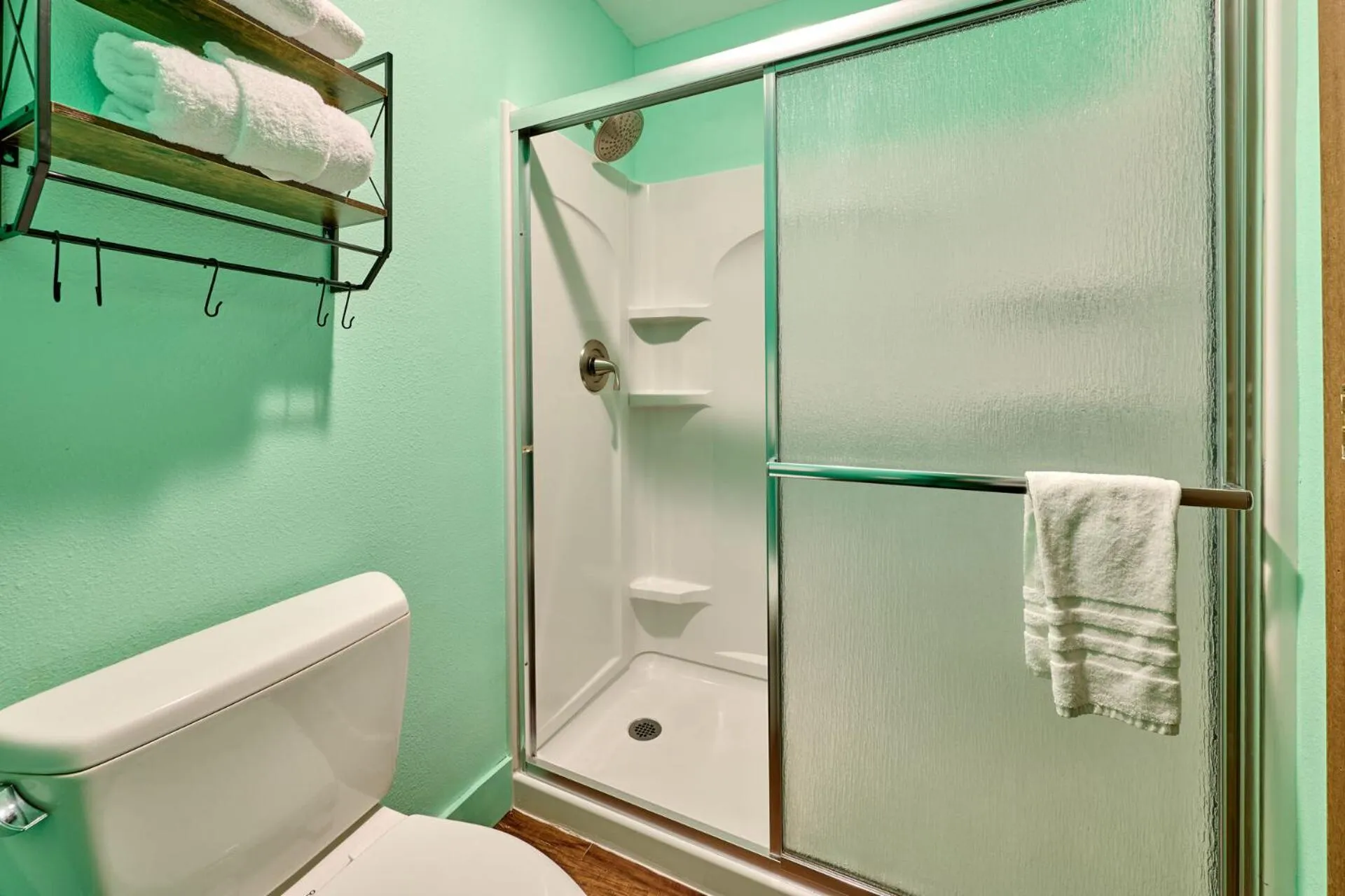 Shower in Surftides Plaza Rentals