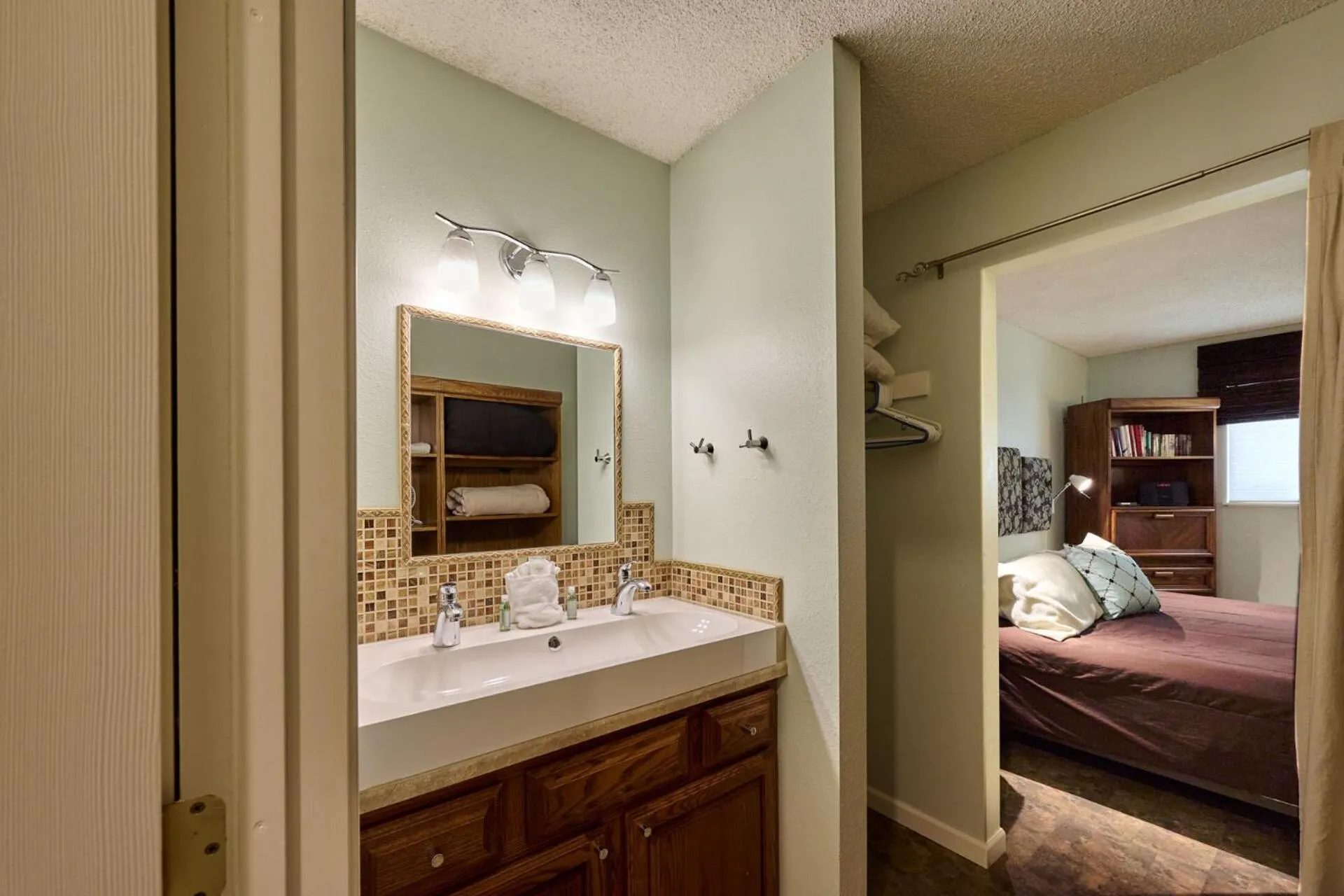 Bed in Surftides Plaza Rentals