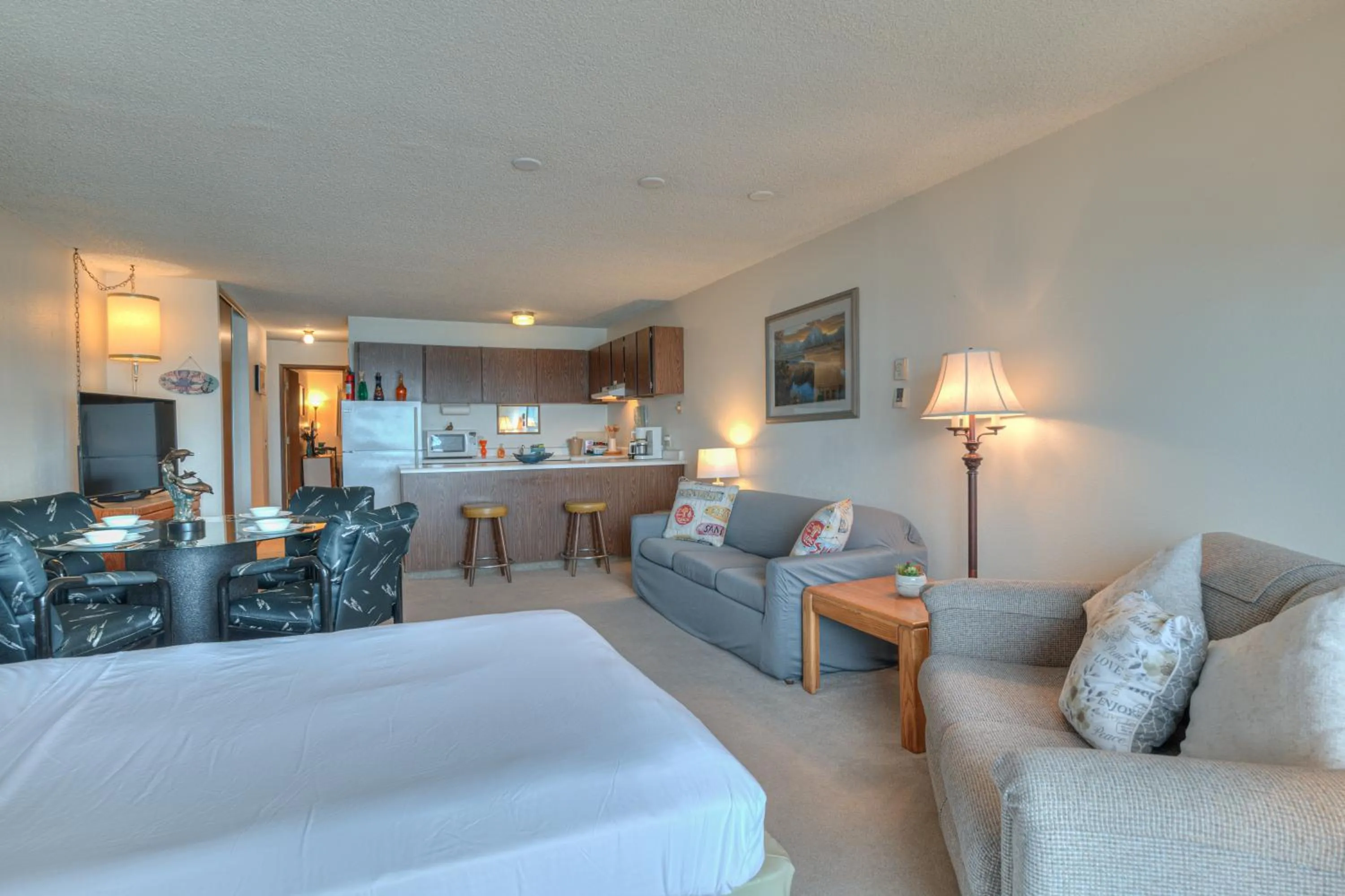 Bed in Surftides Plaza Rentals