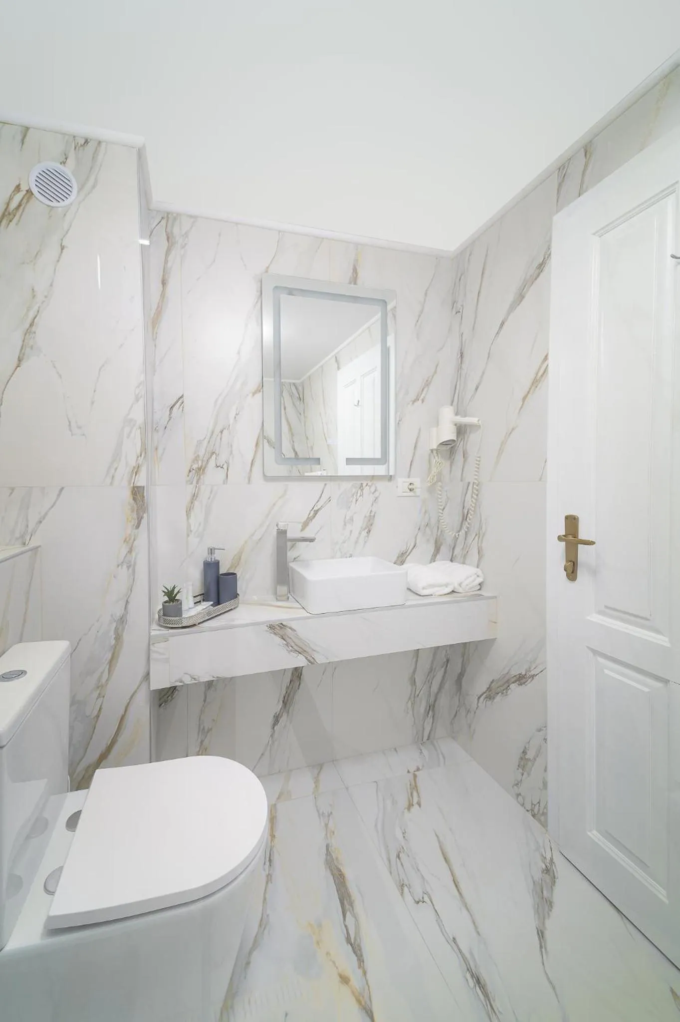 Shower in Hotel Francesca