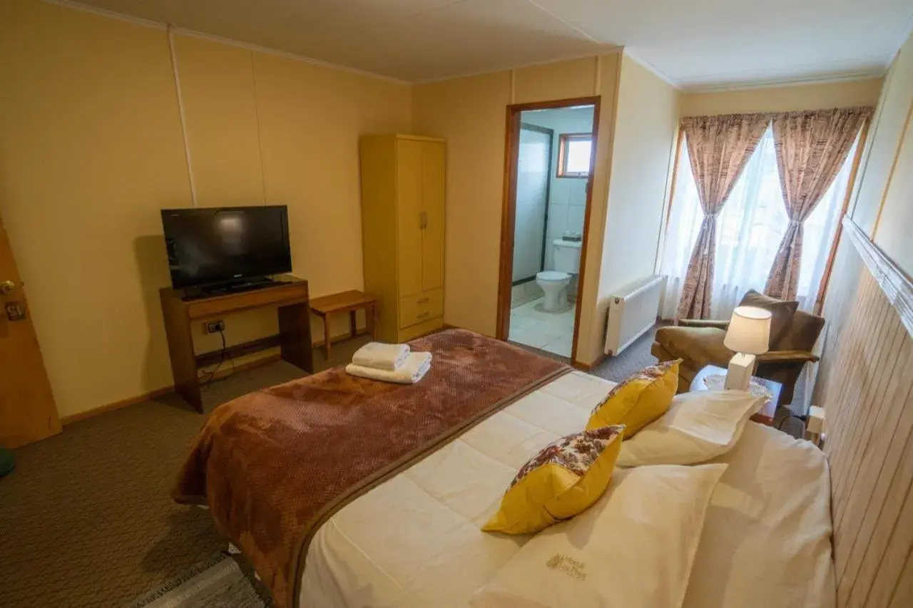 Double Room with Private Bathroom - single occupancy in Hostal Los Pinos Double Room with Private Bathroom - single occupancy in Hostal Los Pinos