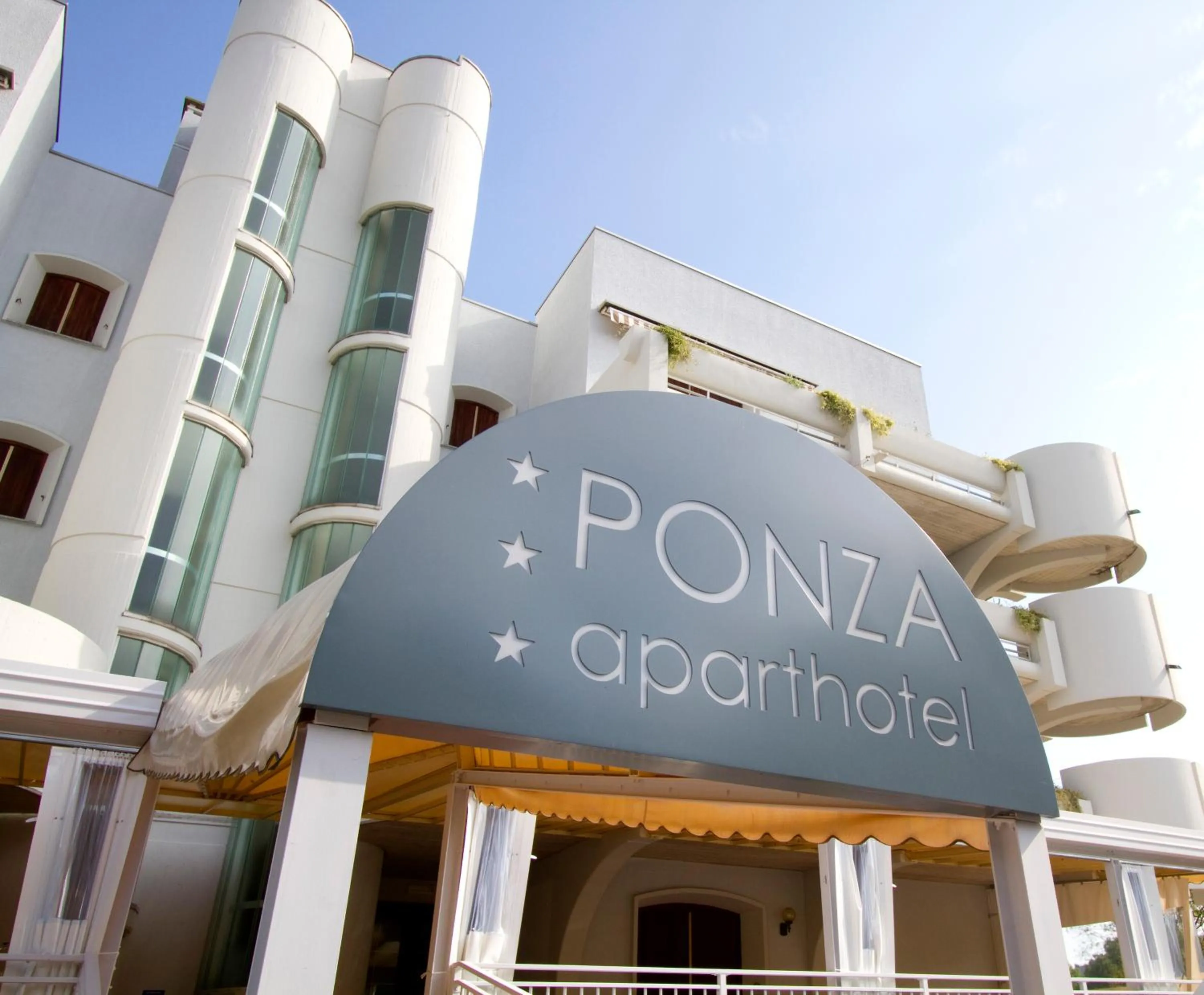 Facade/entrance in Aparthotel Ponza