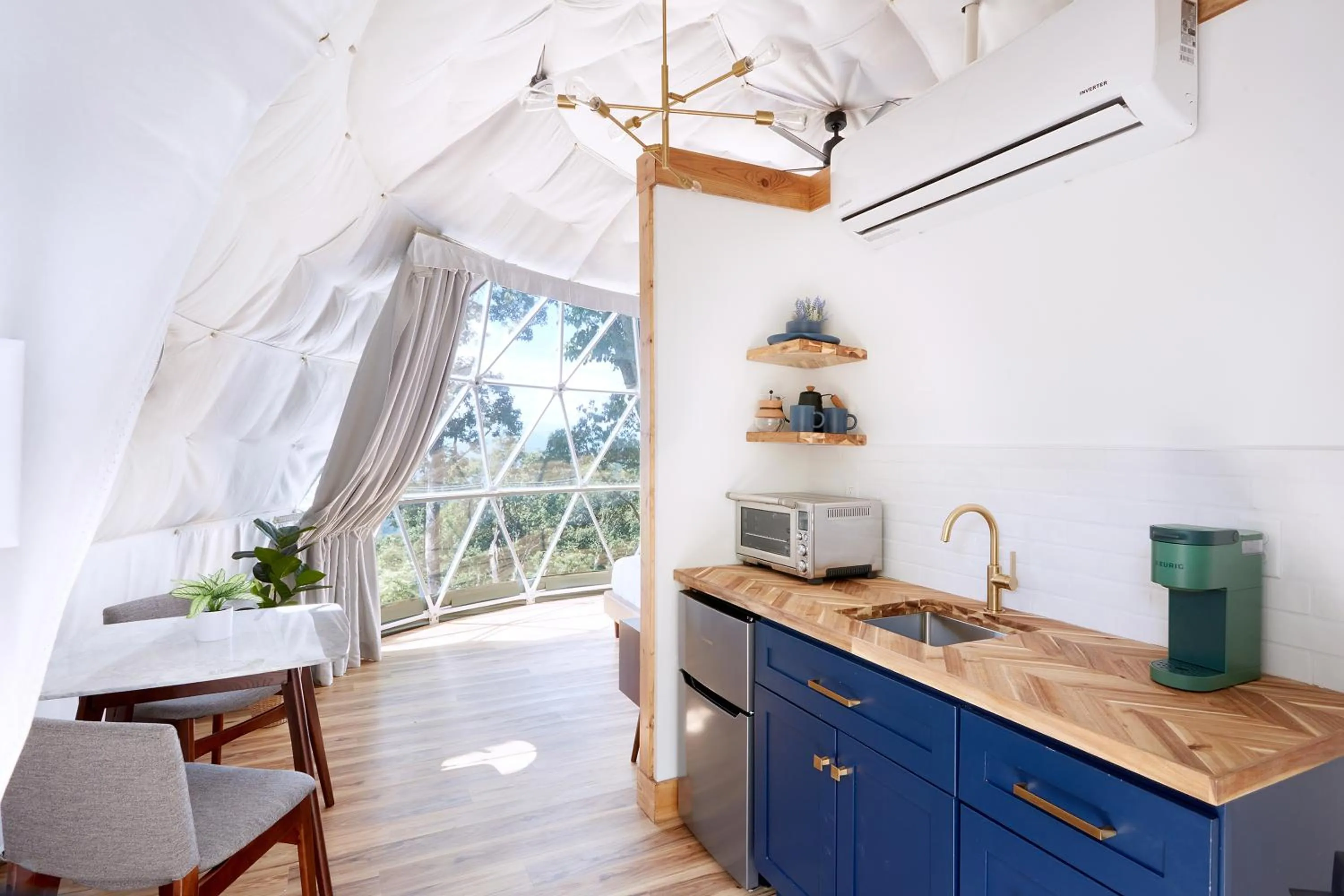Kitchen or kitchenette in The Glamping Collective