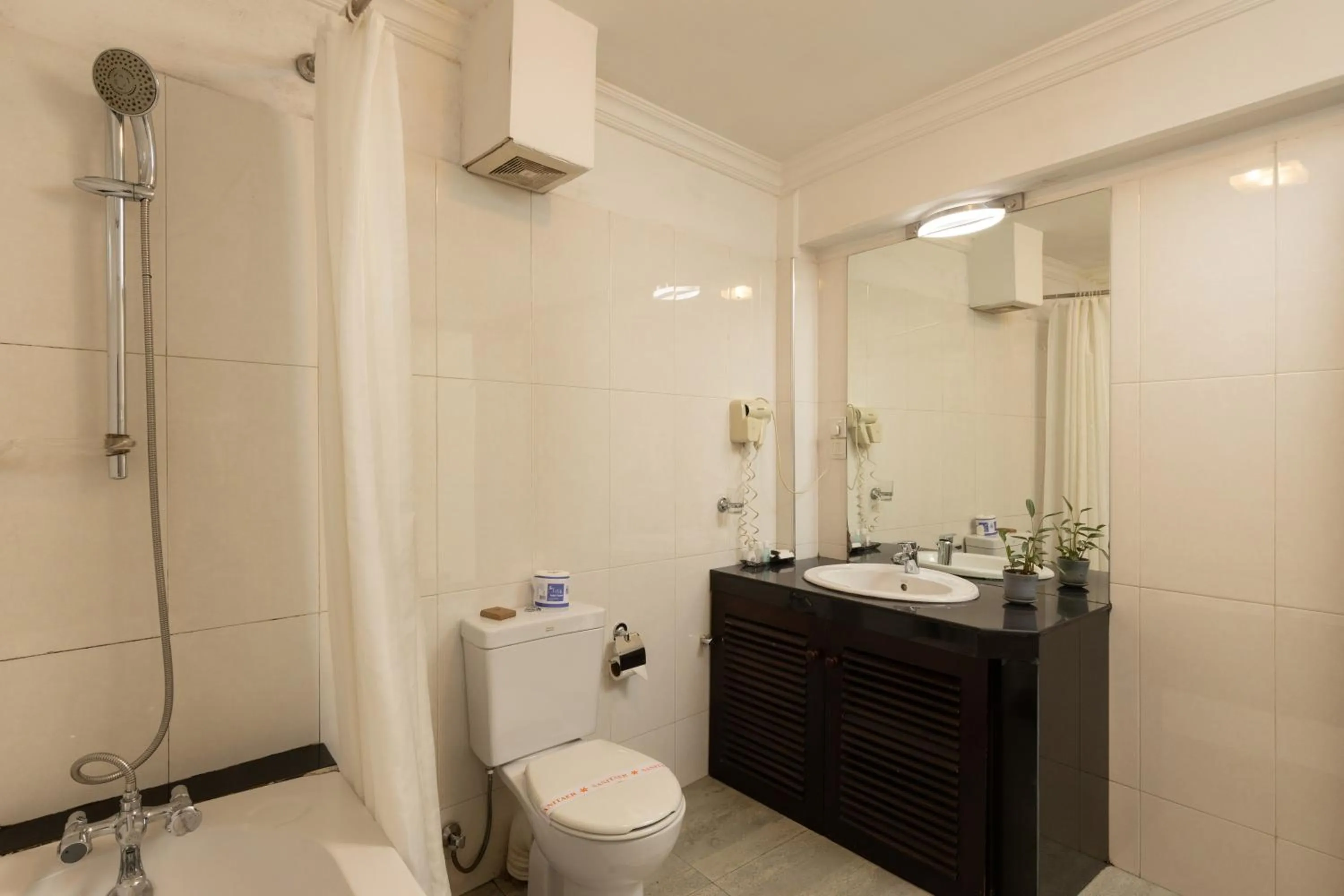 Shower in Cafe Aroma Inn