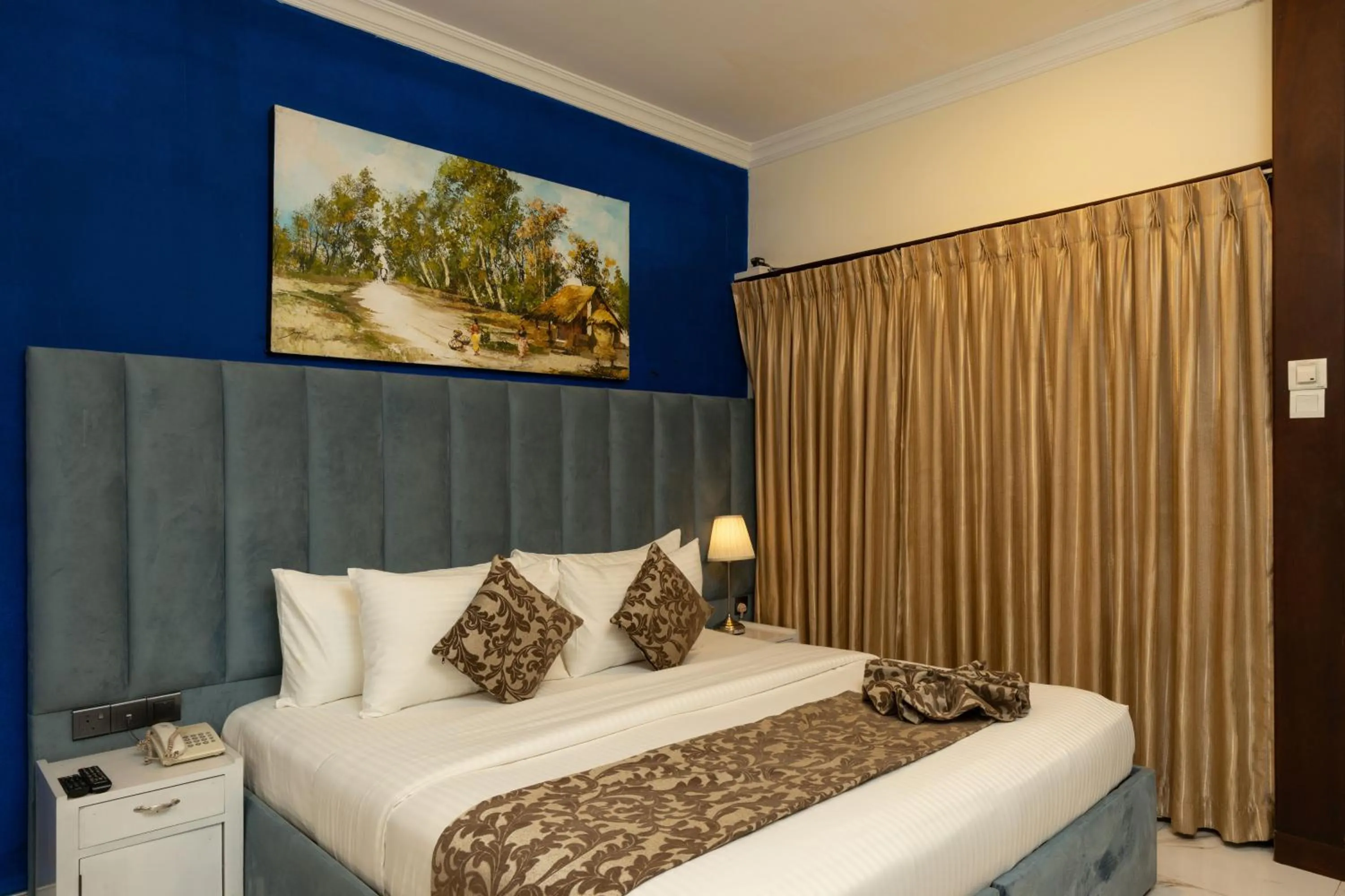 Bed in Cafe Aroma Inn