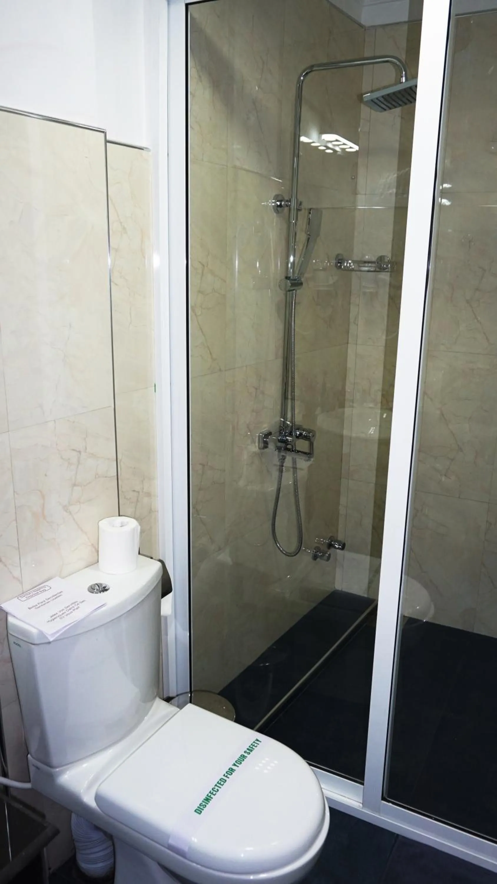 Toilet in Cafe Aroma Inn