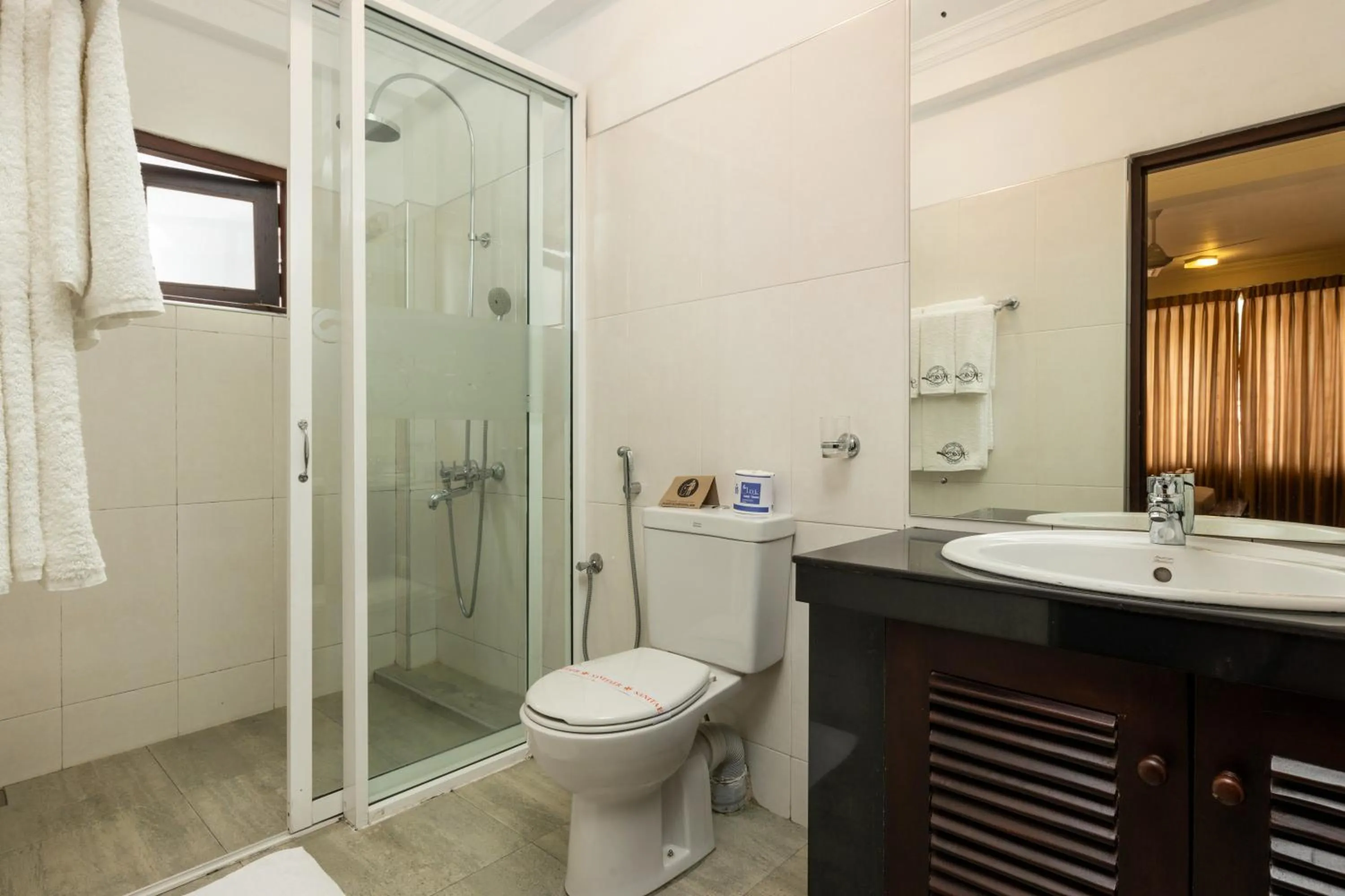 Shower in Cafe Aroma Inn