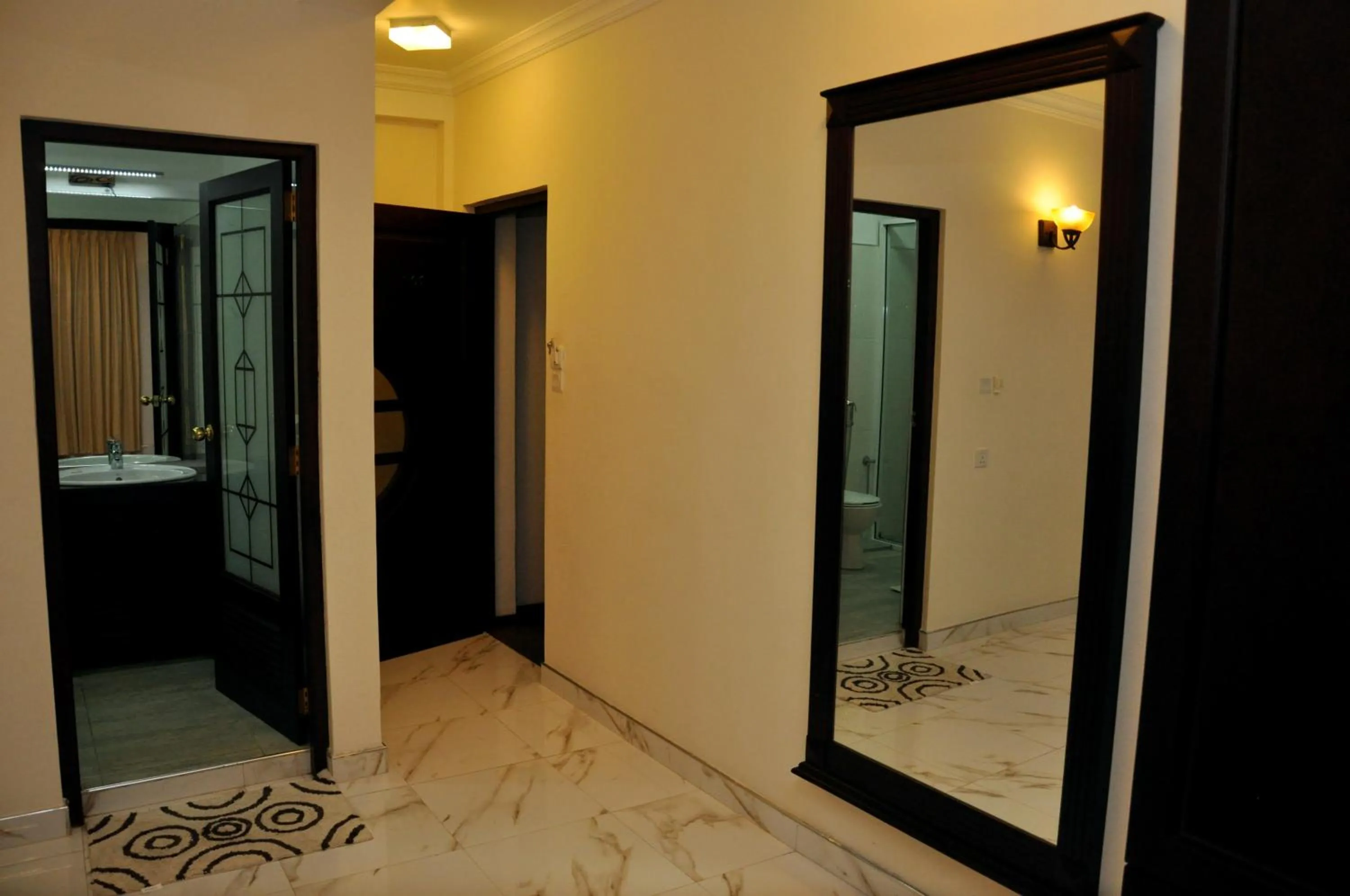 Bathroom in Cafe Aroma Inn