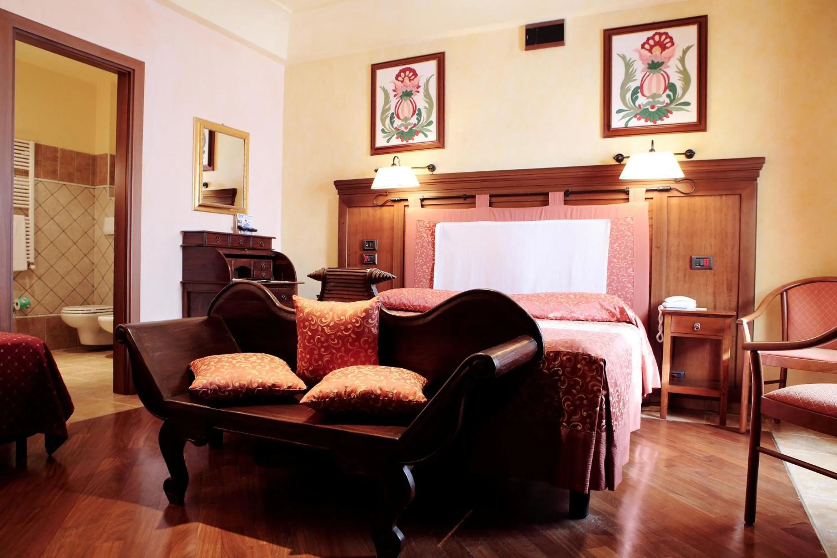 Bed in Relais Abbazia Santa Anastasia Resort & Winery