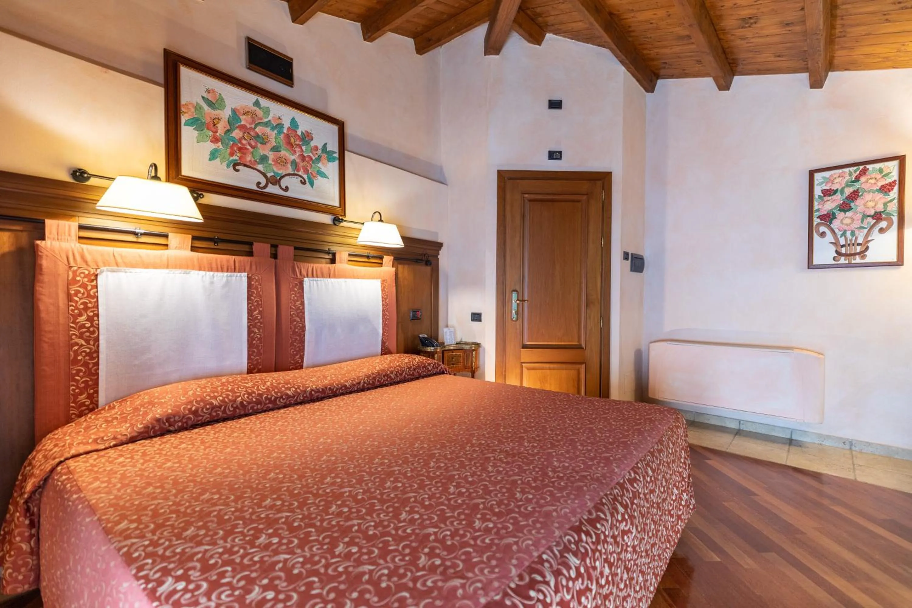 Bedroom, Bed in Relais Abbazia Santa Anastasia Resort & Winery