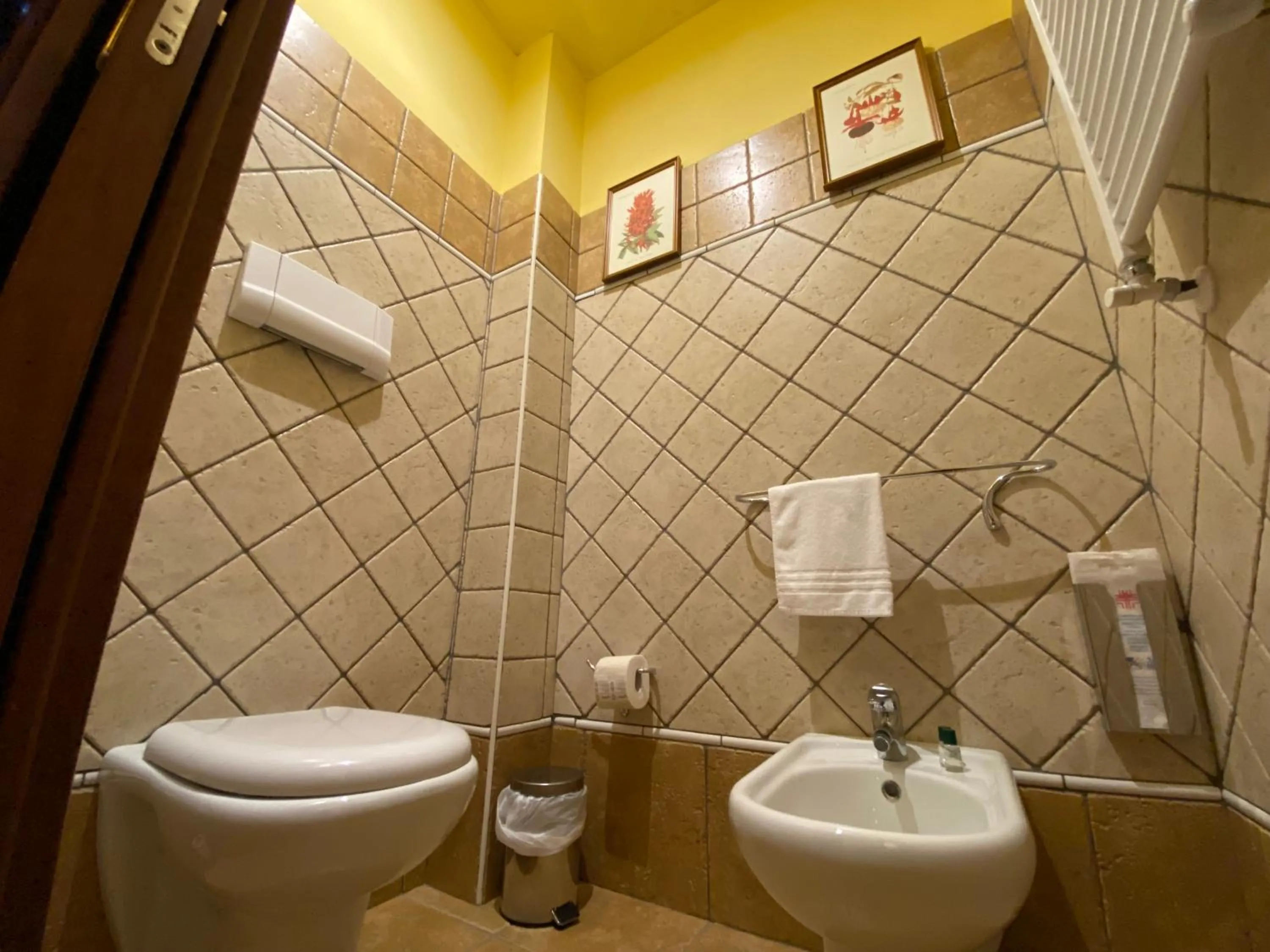 Bathroom in Relais Abbazia Santa Anastasia Resort & Winery