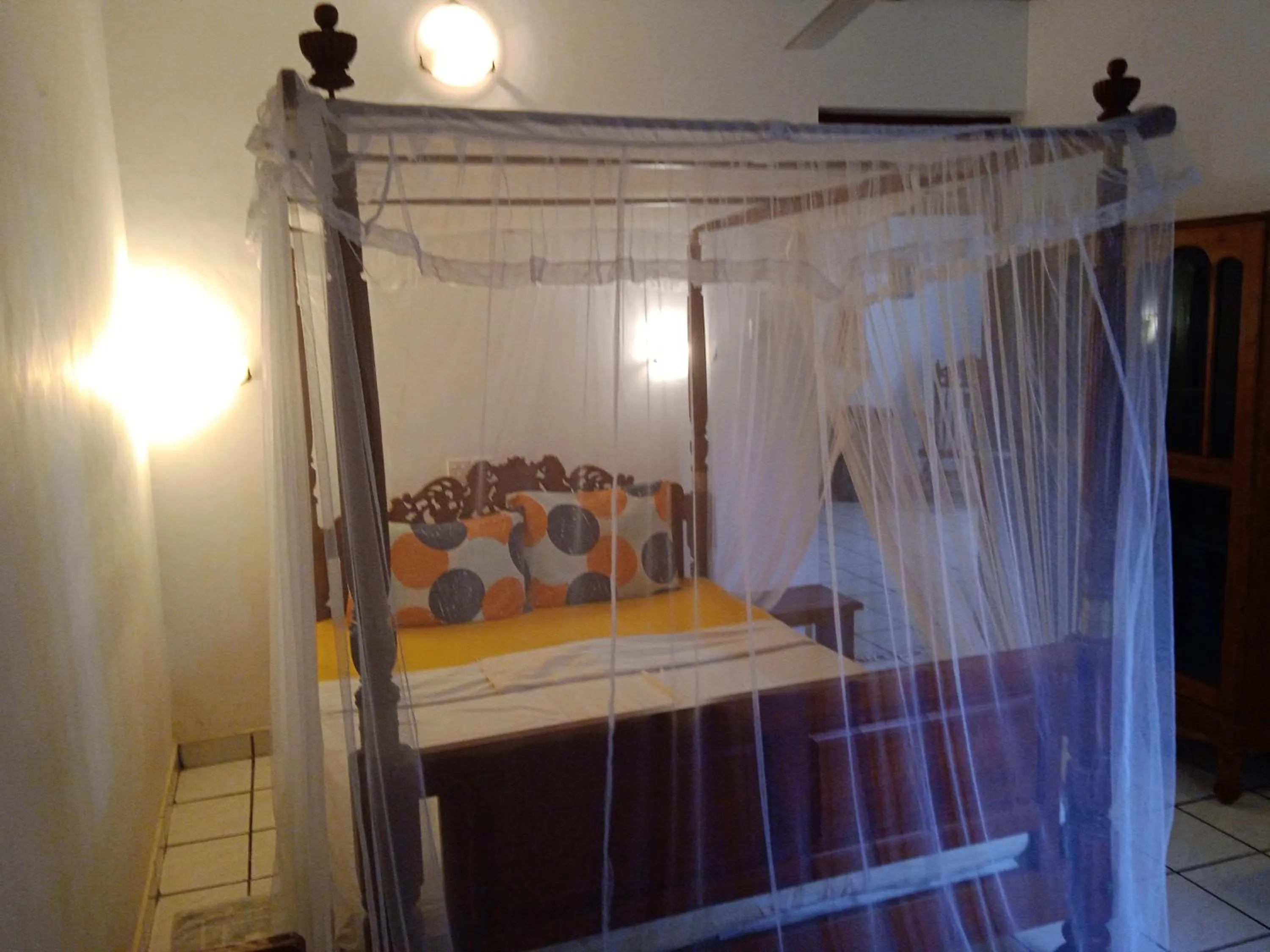 Photo of the whole room, Bed in White Bridge House & Resort