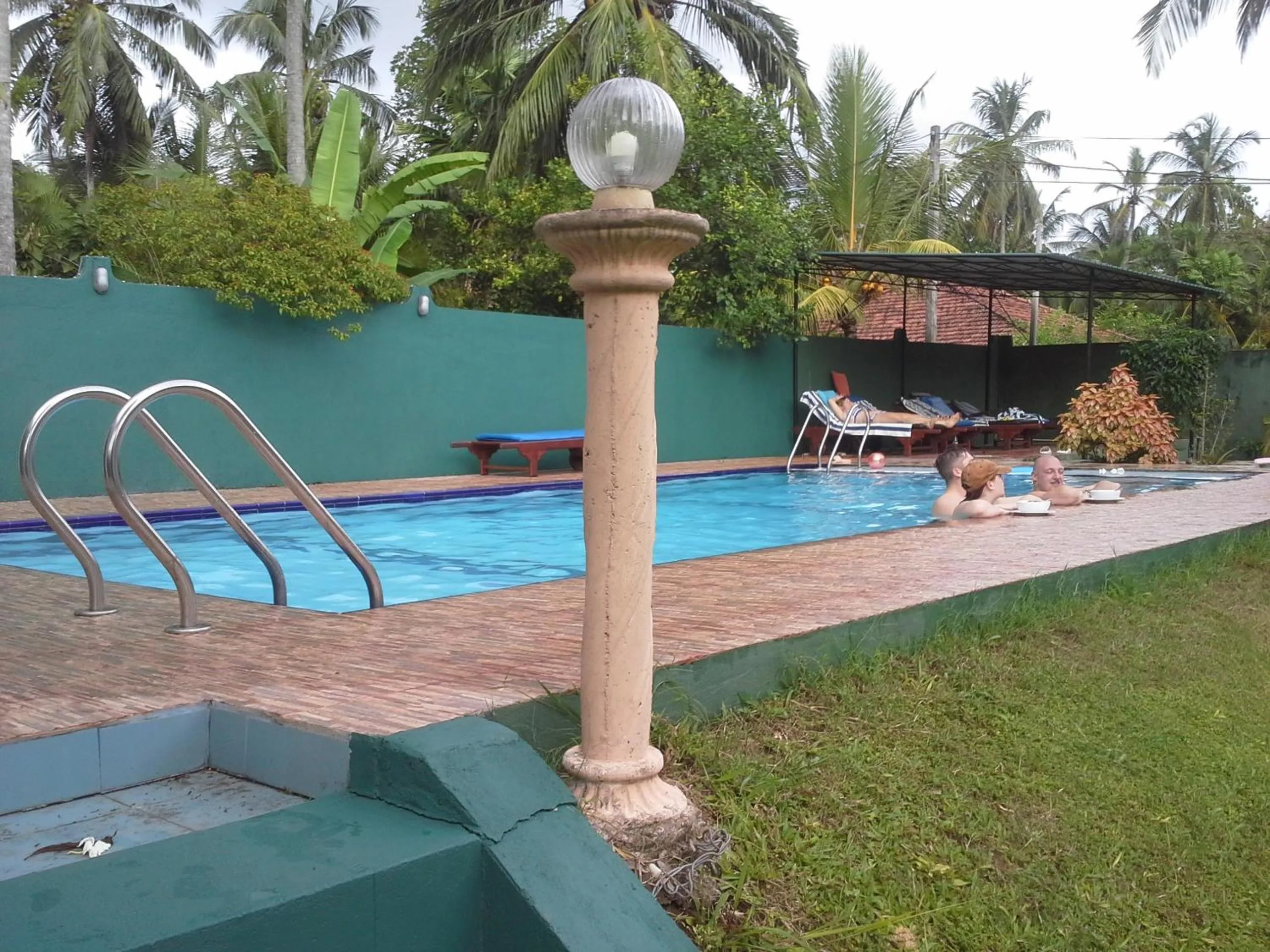 Swimming pool in White Bridge House & Resort