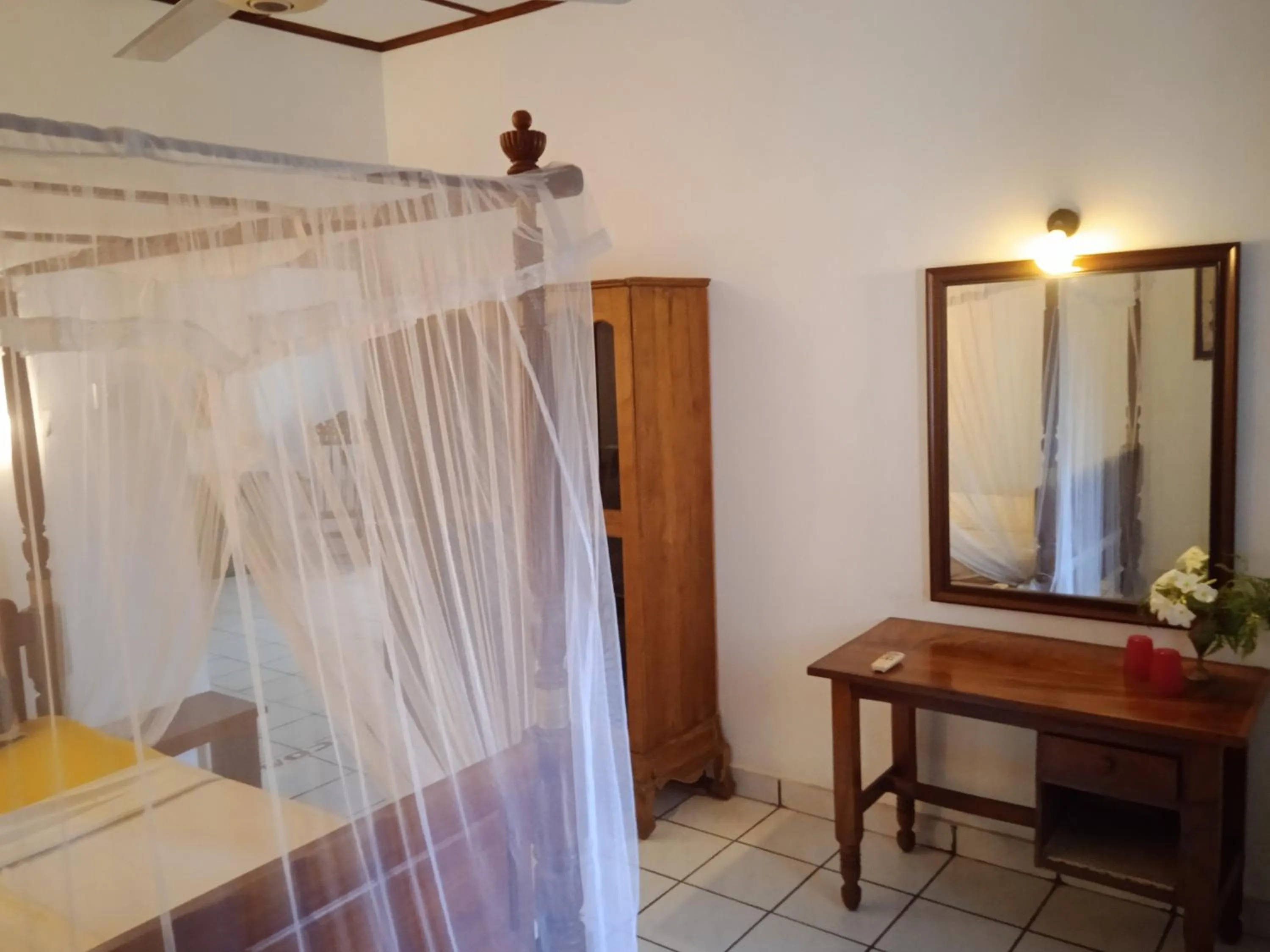 Photo of the whole room, Bed in White Bridge House & Resort