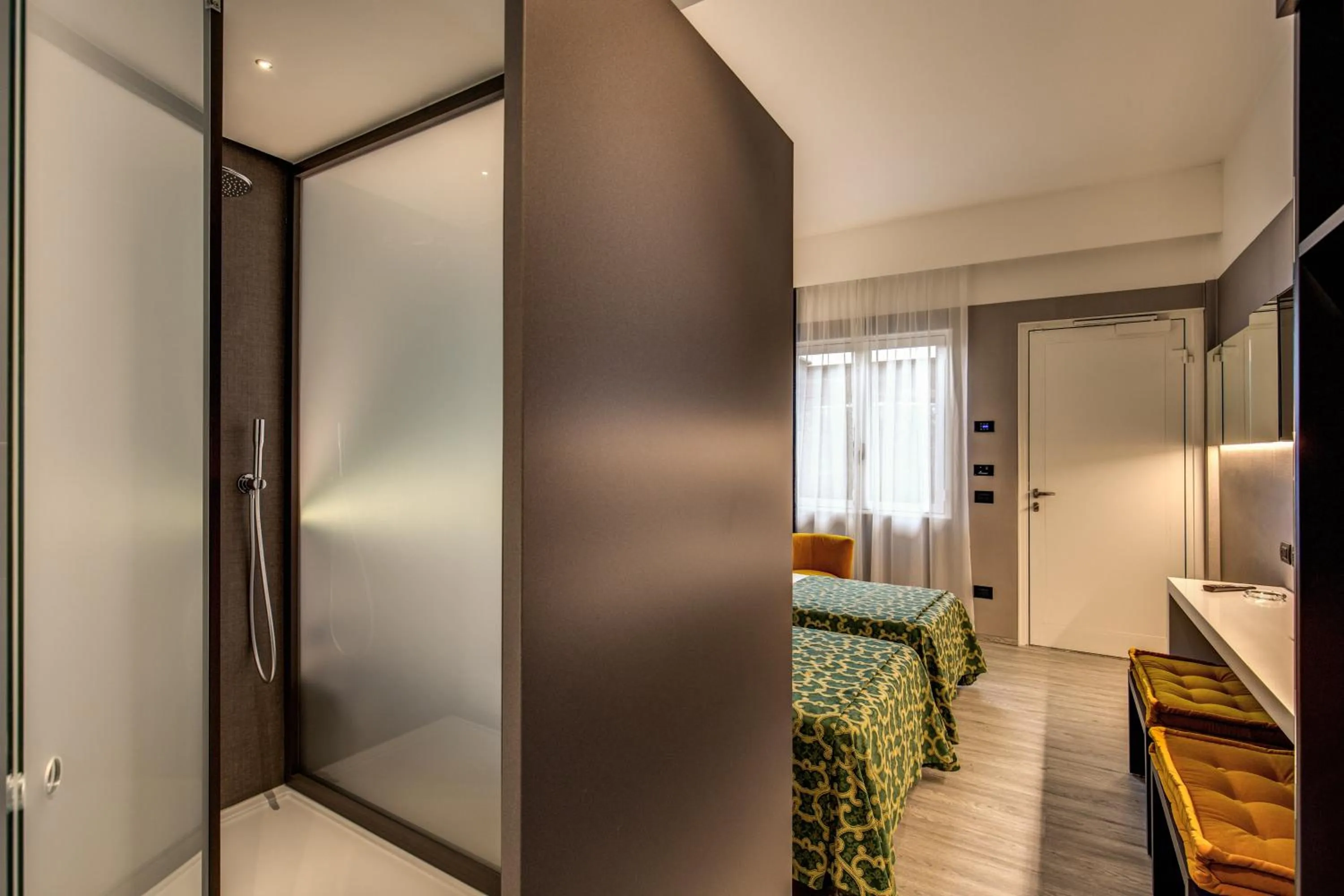 Photo of the whole room, Bed in Motel Rona