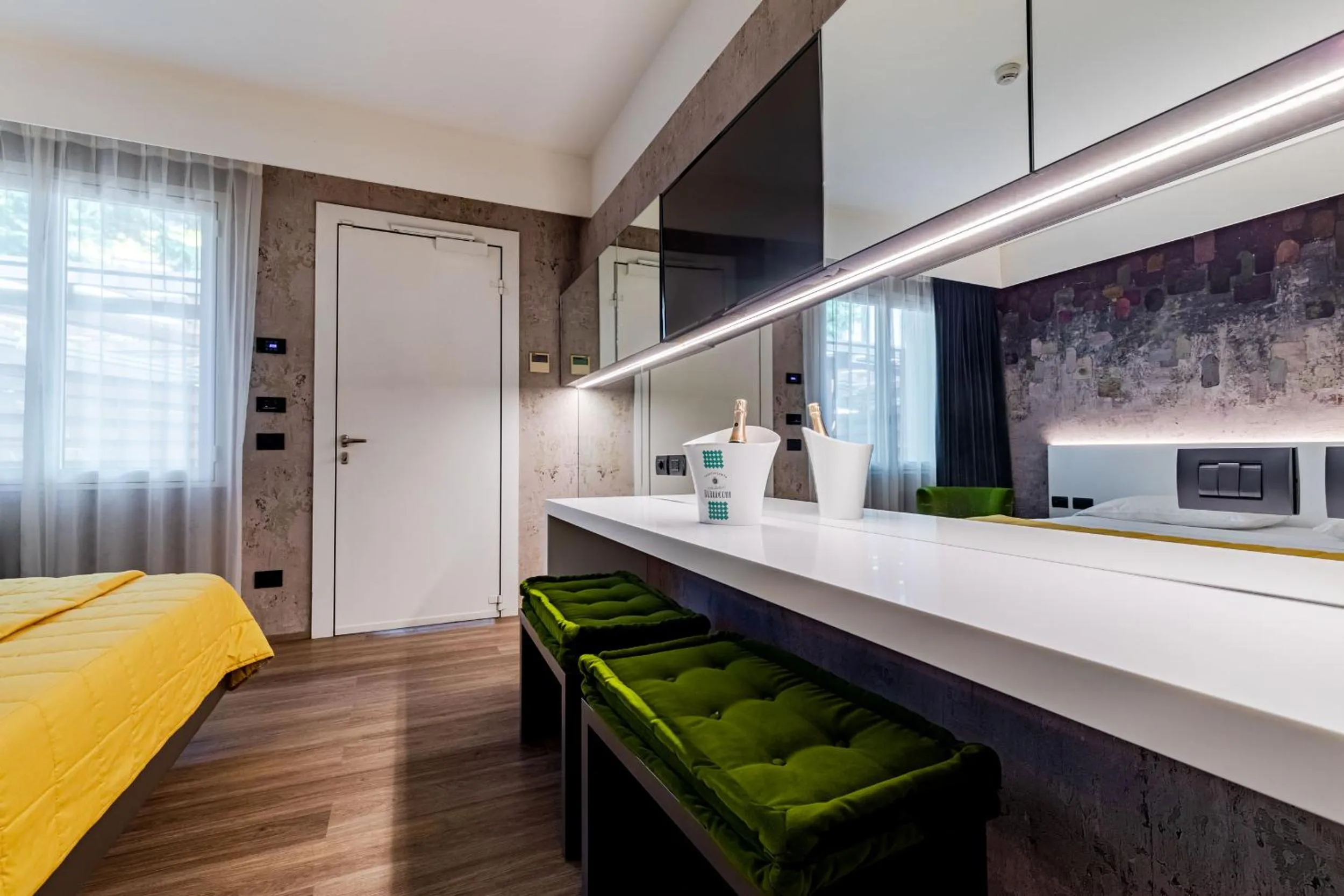 Decorative detail in Motel Rona