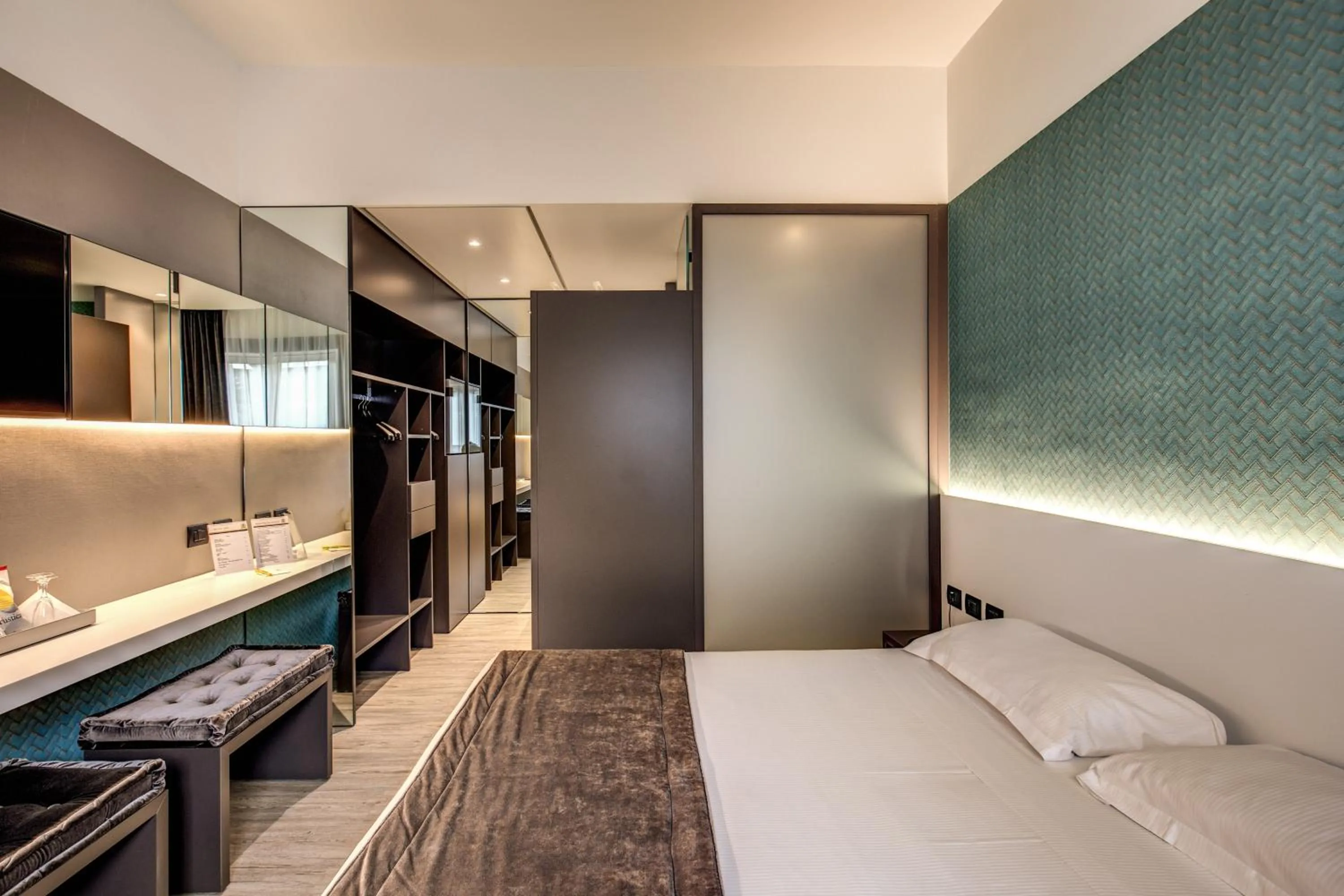 Photo of the whole room, Bed in Motel Rona