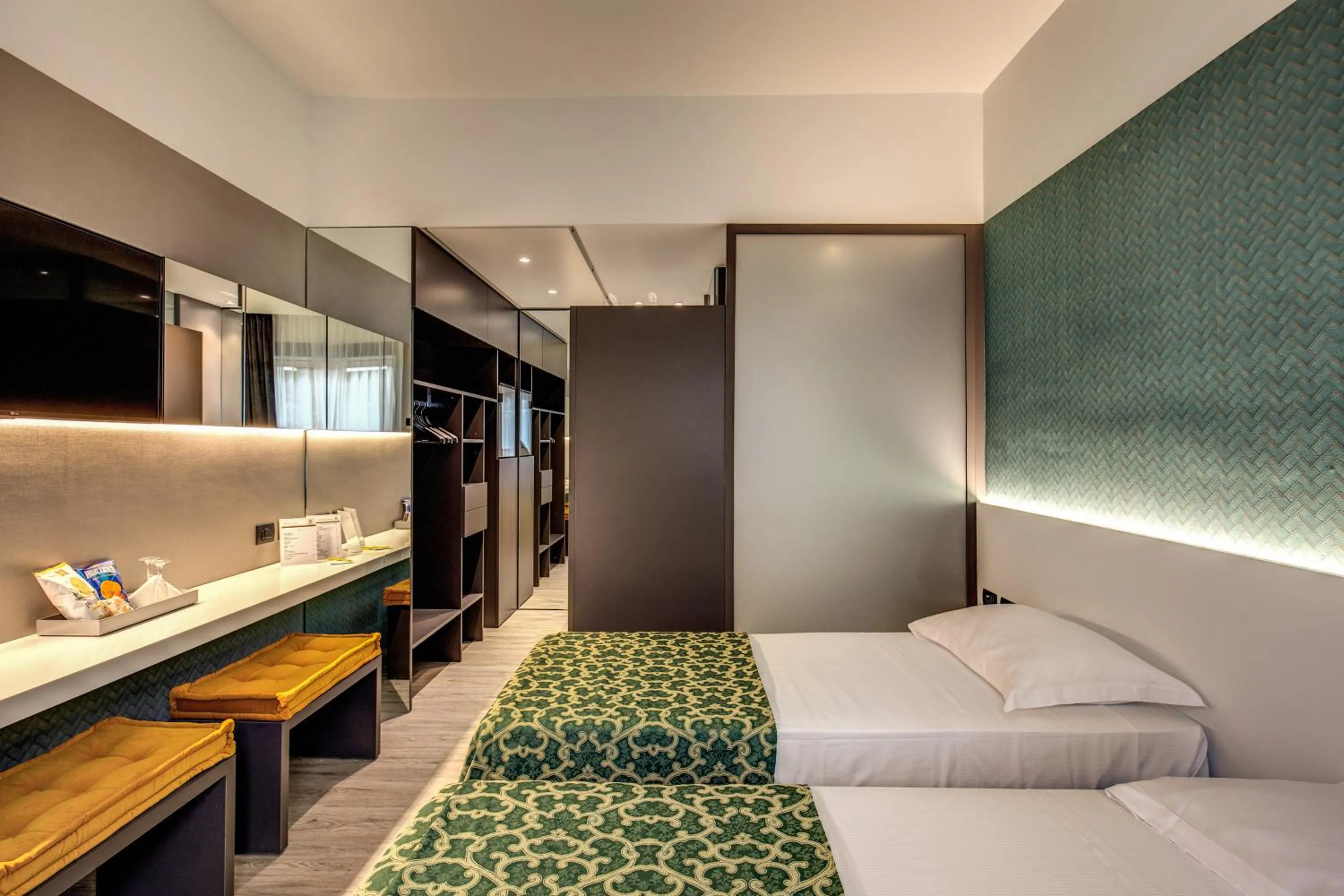 Photo of the whole room, Bed in Motel Rona