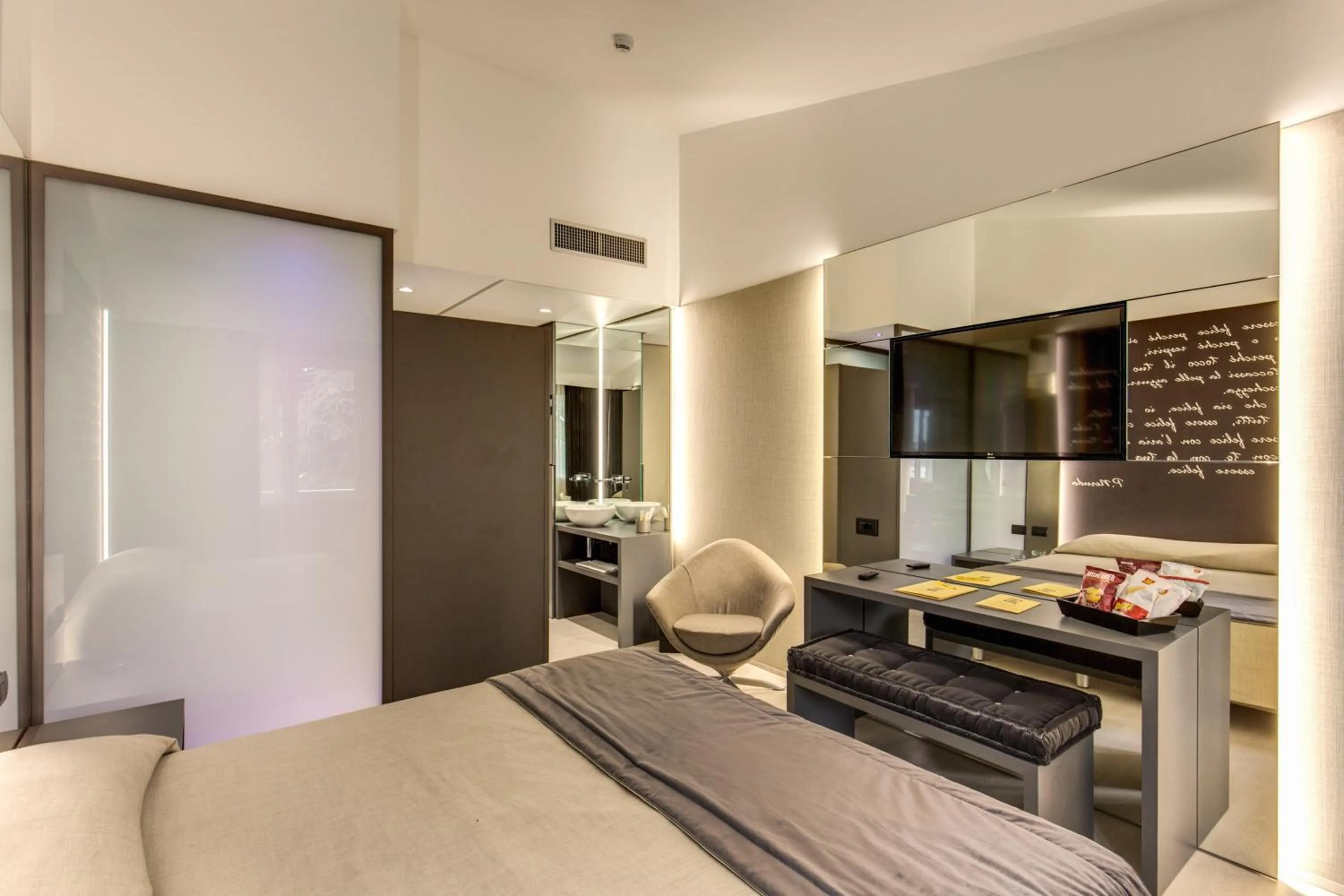 TV and multimedia in Motel Rona