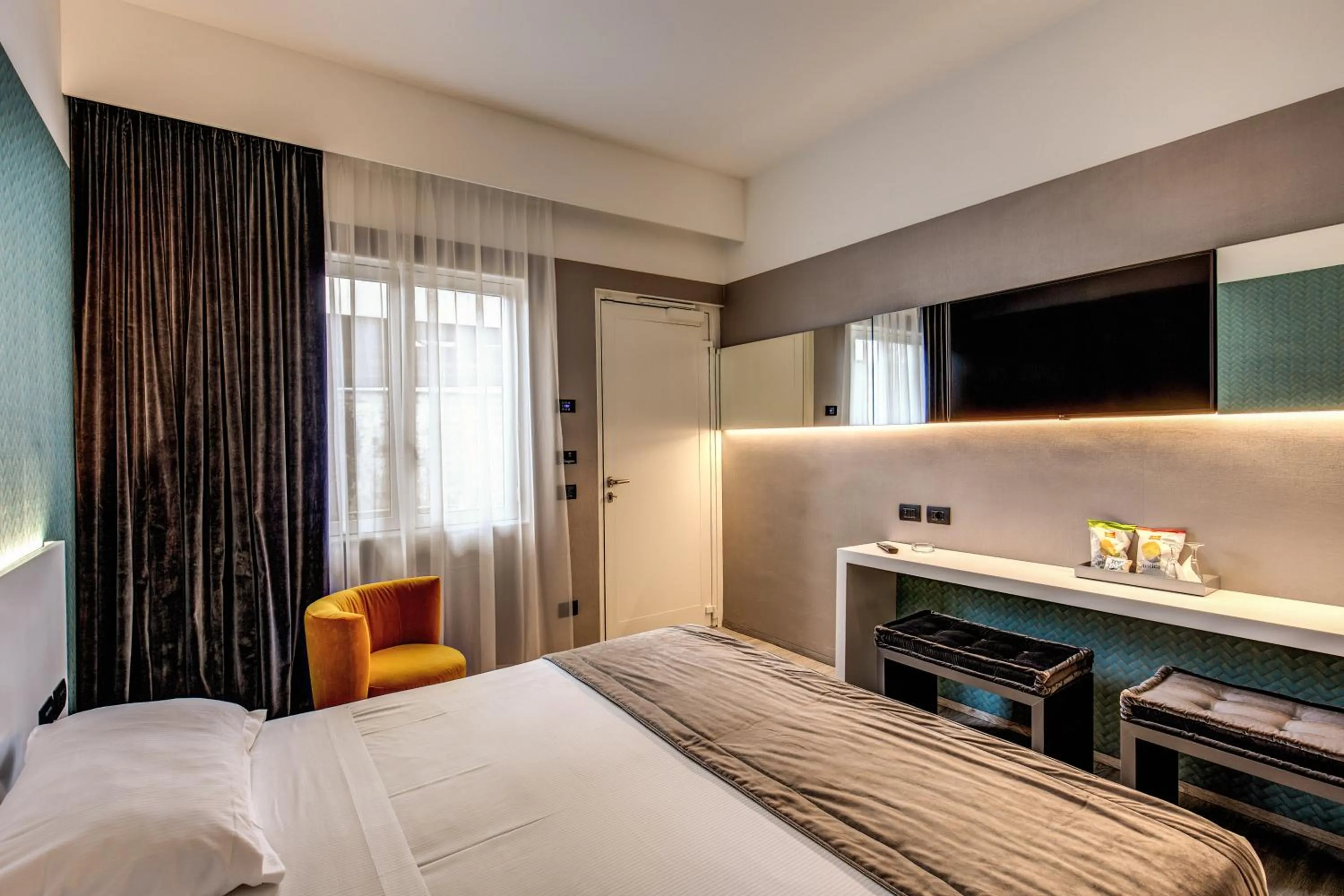 Photo of the whole room, Bed in Motel Rona