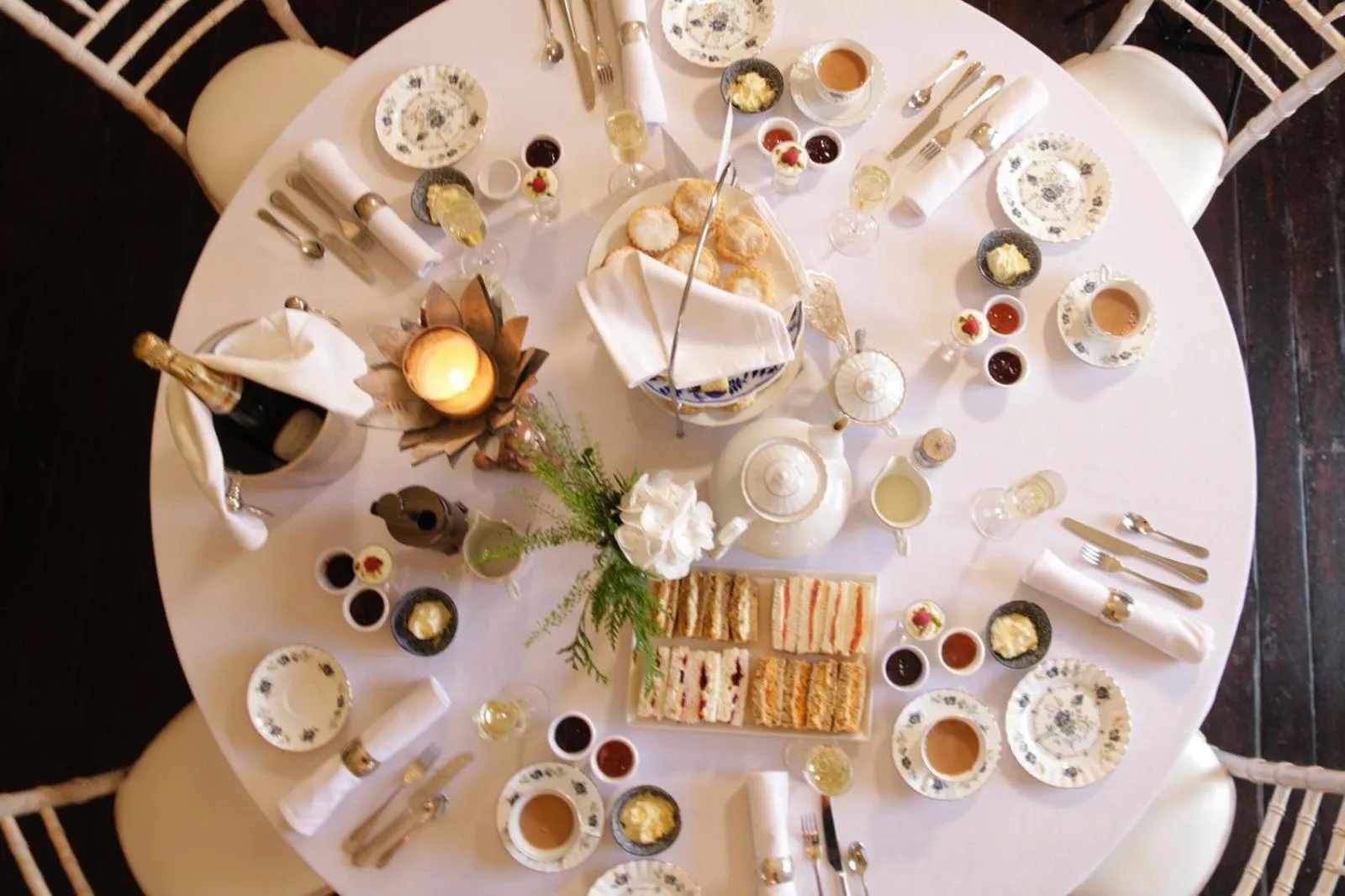 Food and drinks in HIGHFIELD