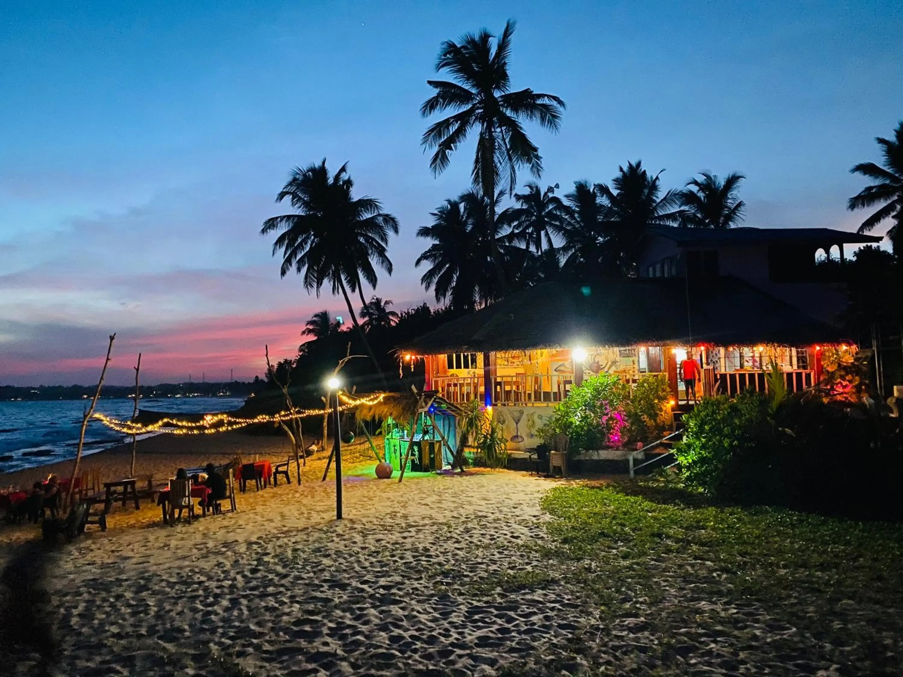 Night in Little Pumpkin Cabanas & seafood restaurant