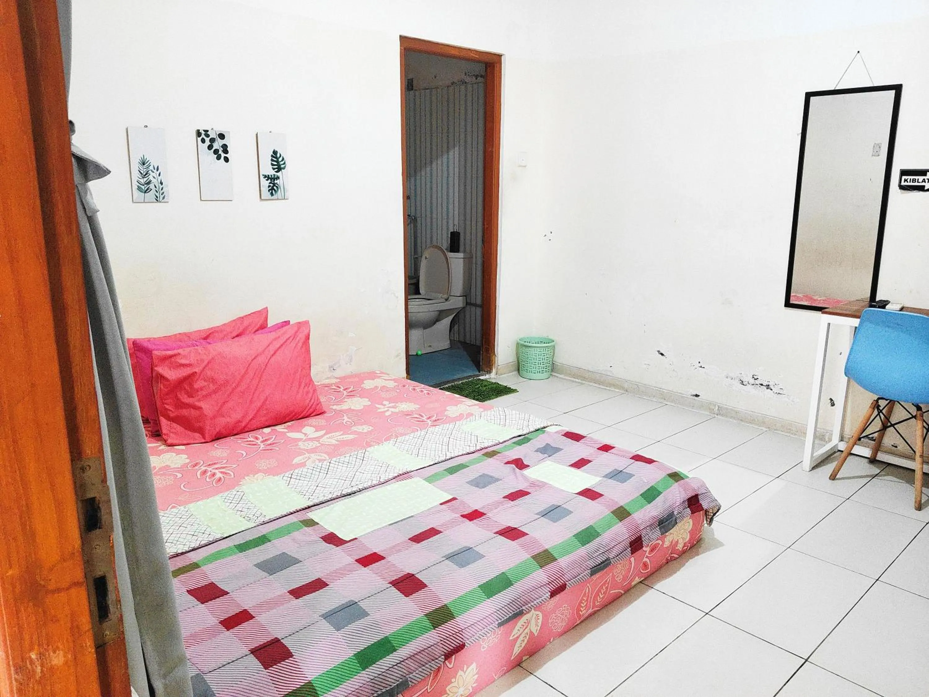 Bed in Homey Guesthouse Kertajaya (Syariah)