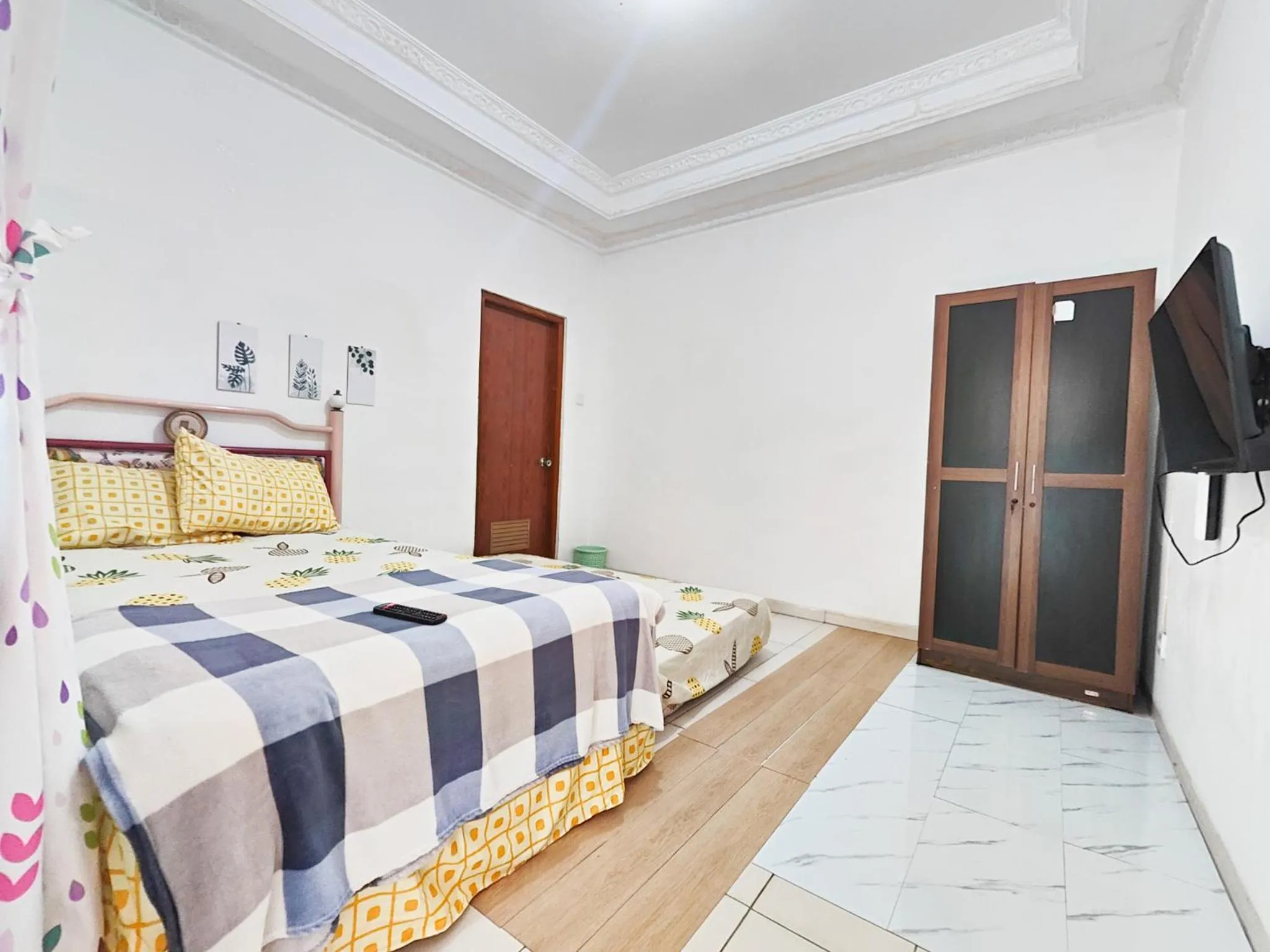 Bed in Homey Guesthouse Kertajaya (Syariah)