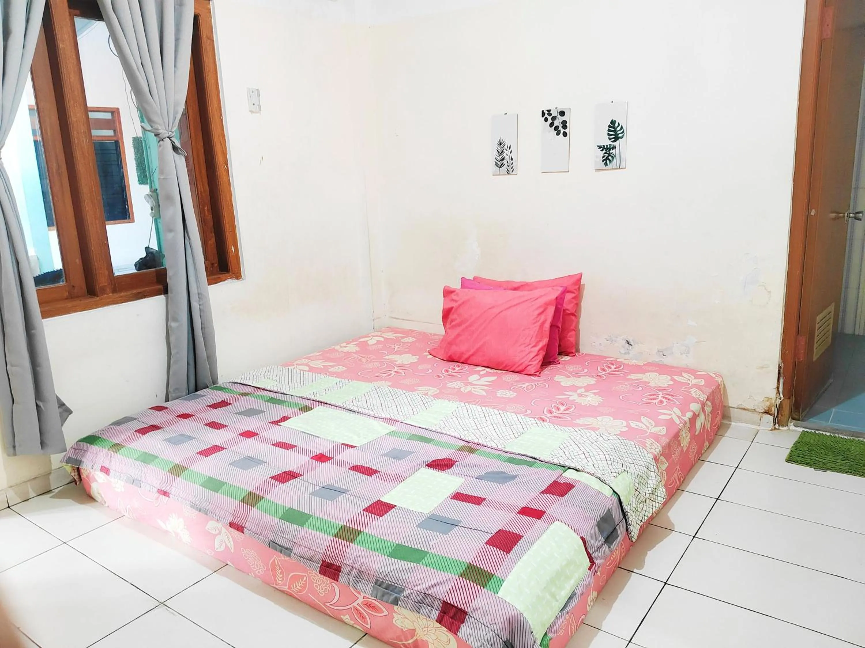 Bed in Homey Guesthouse Kertajaya (Syariah)