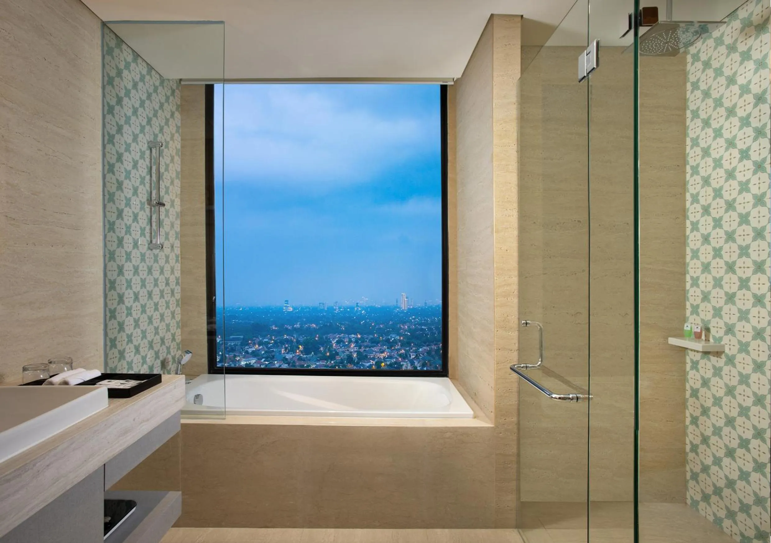 Shower in Trembesi Hotel