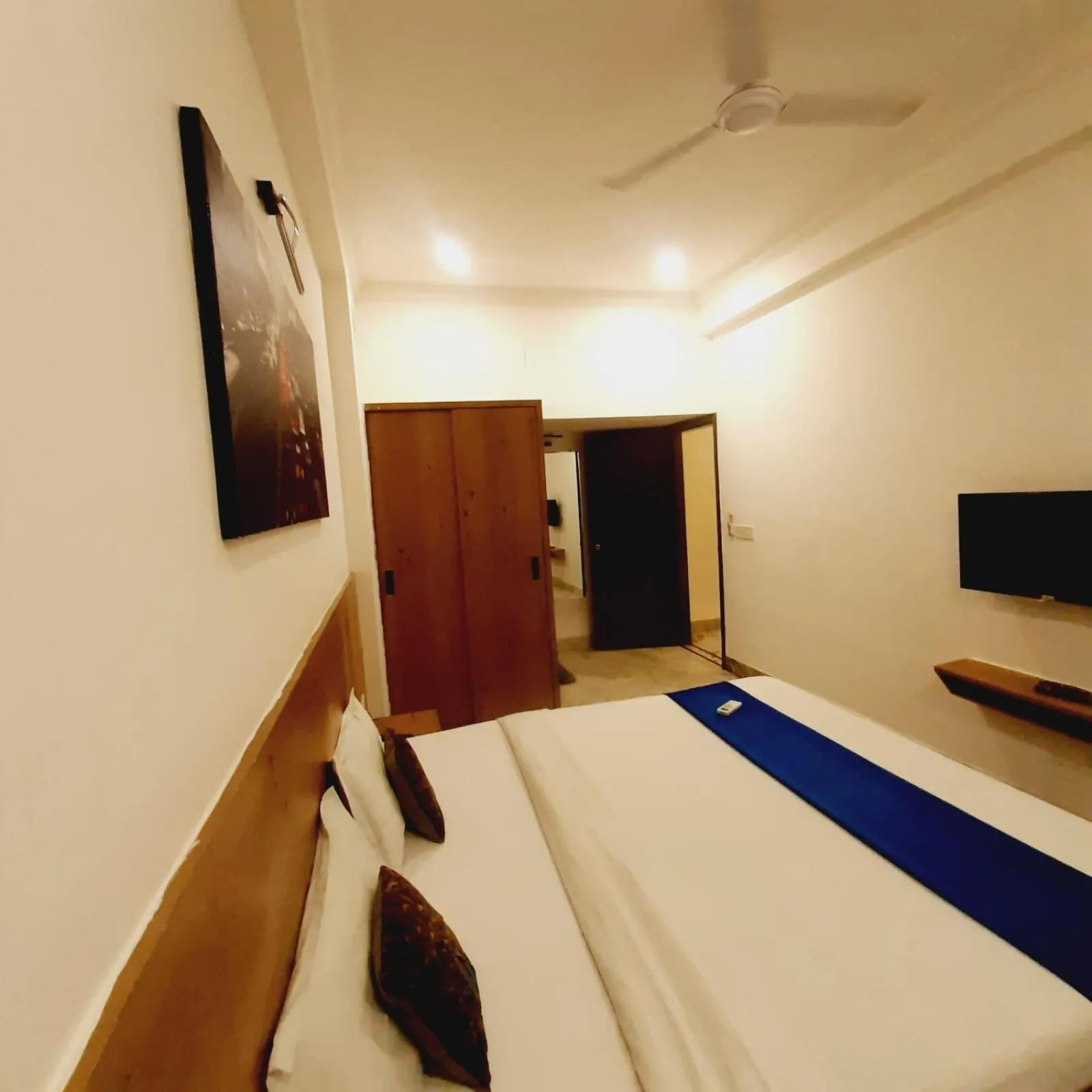 Bedroom, Bed in Hotel Nisha Nest, Bhopal