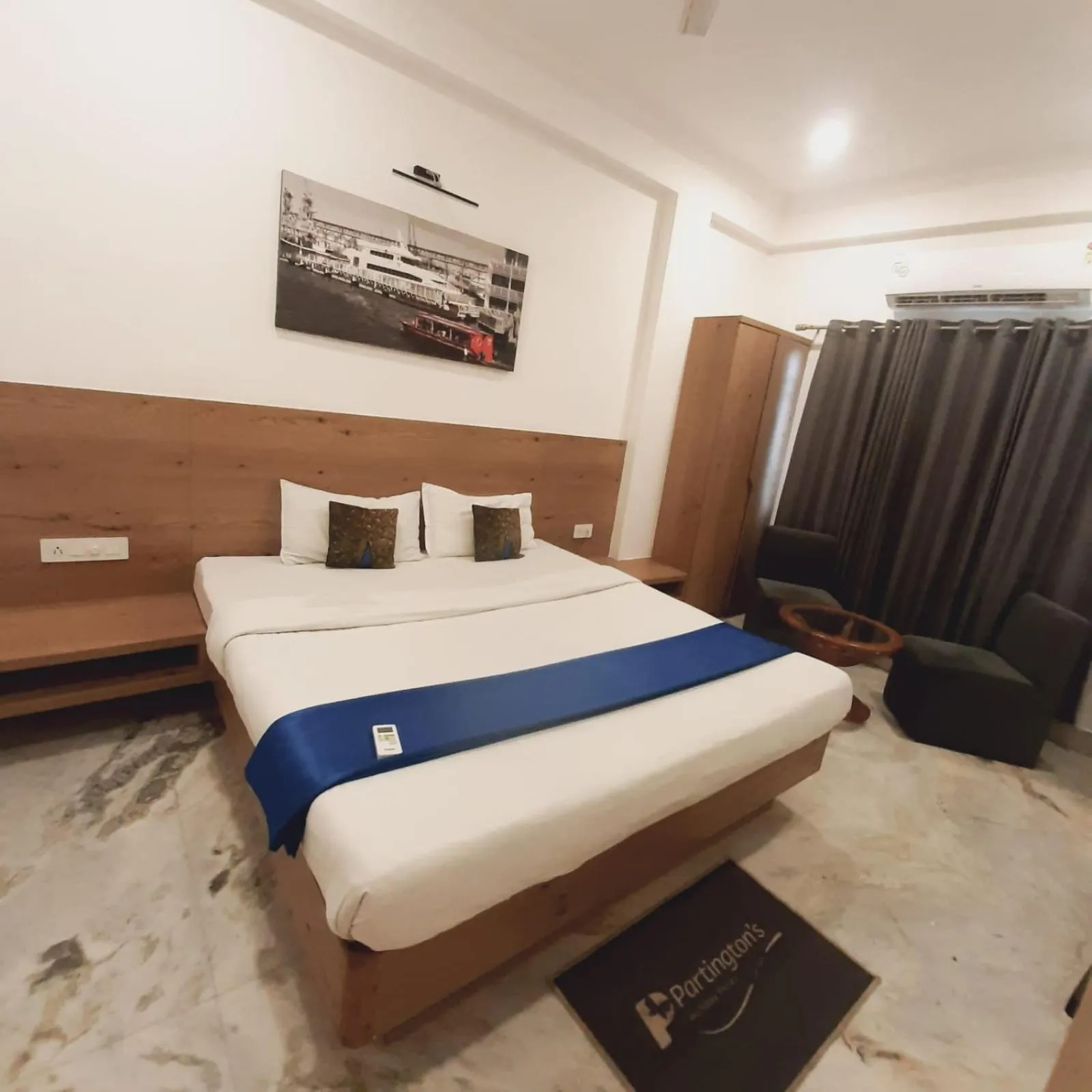 Bedroom, Bed in Hotel Nisha Nest, Bhopal