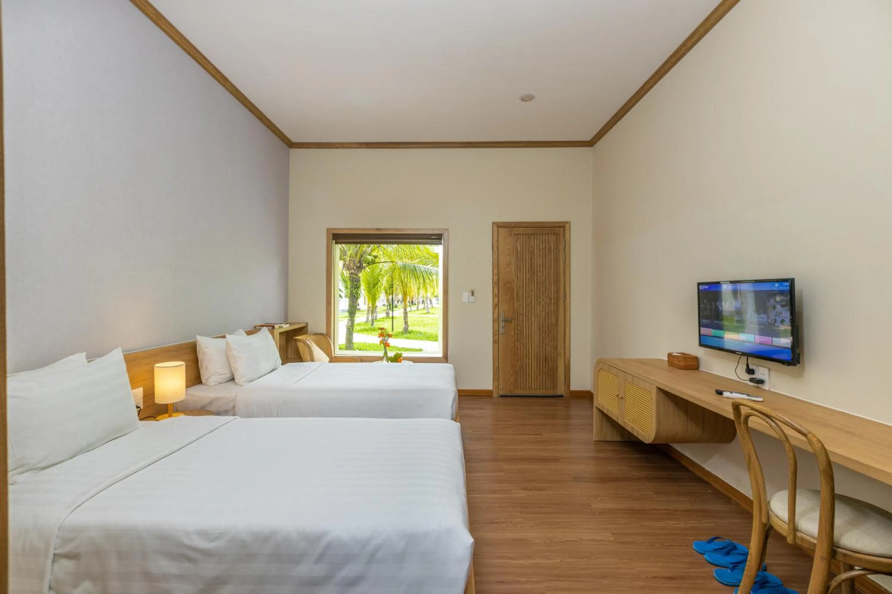 Communal lounge/ TV room, Bed in Coco Garden Resort