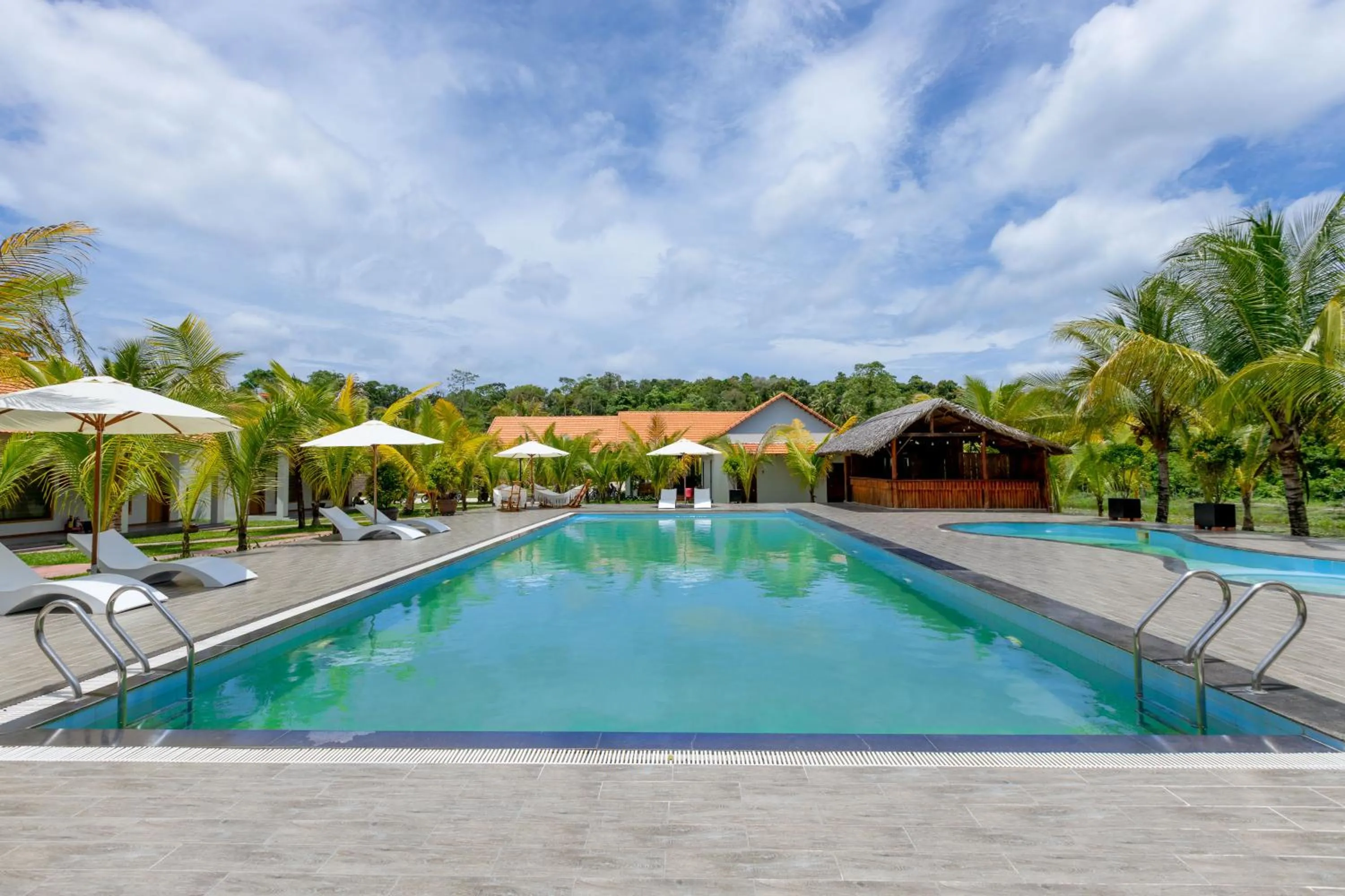 Swimming pool in Coco Garden Resort