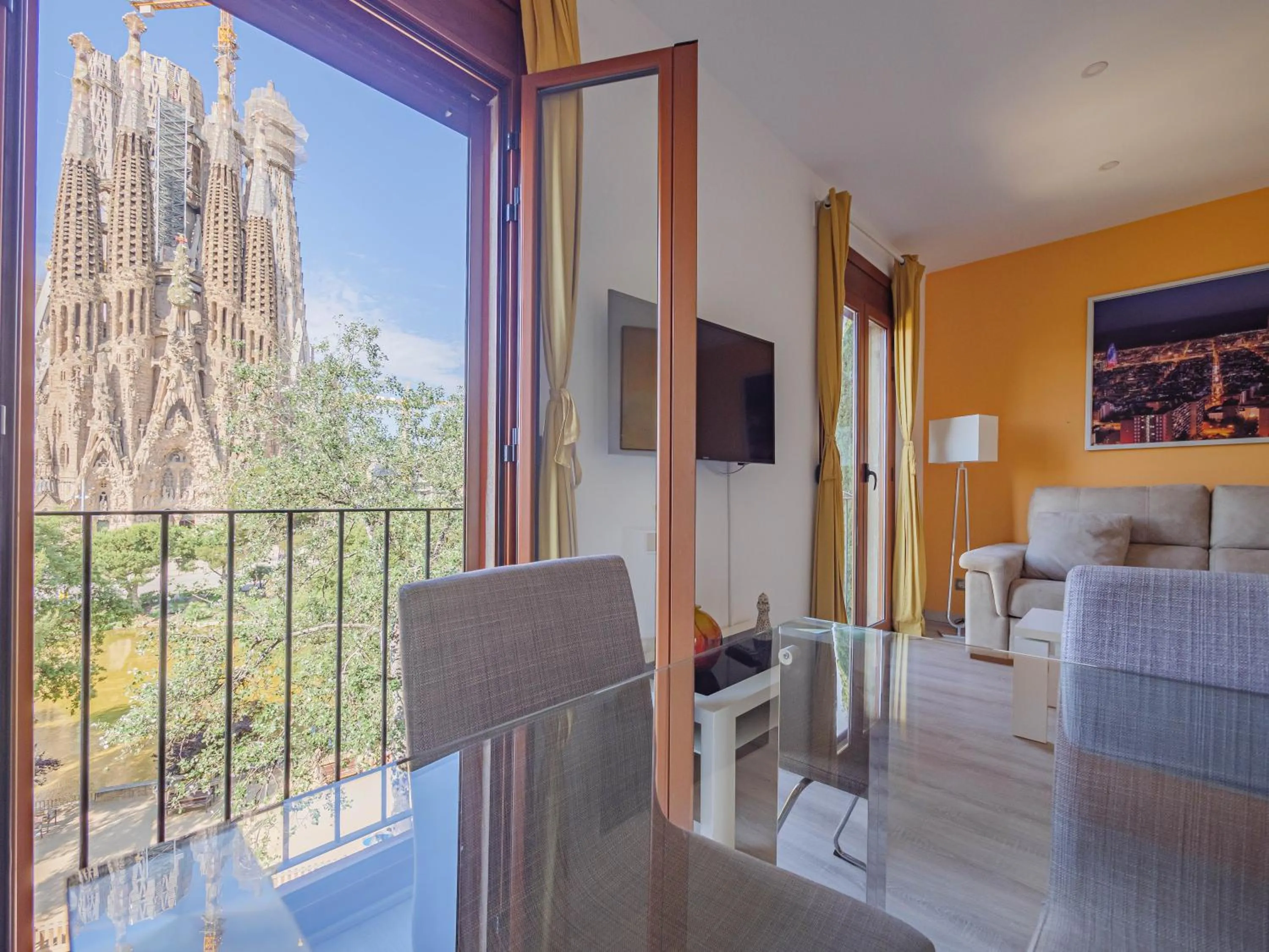 Balcony/Terrace, Bed in Absolute Sagrada Familia