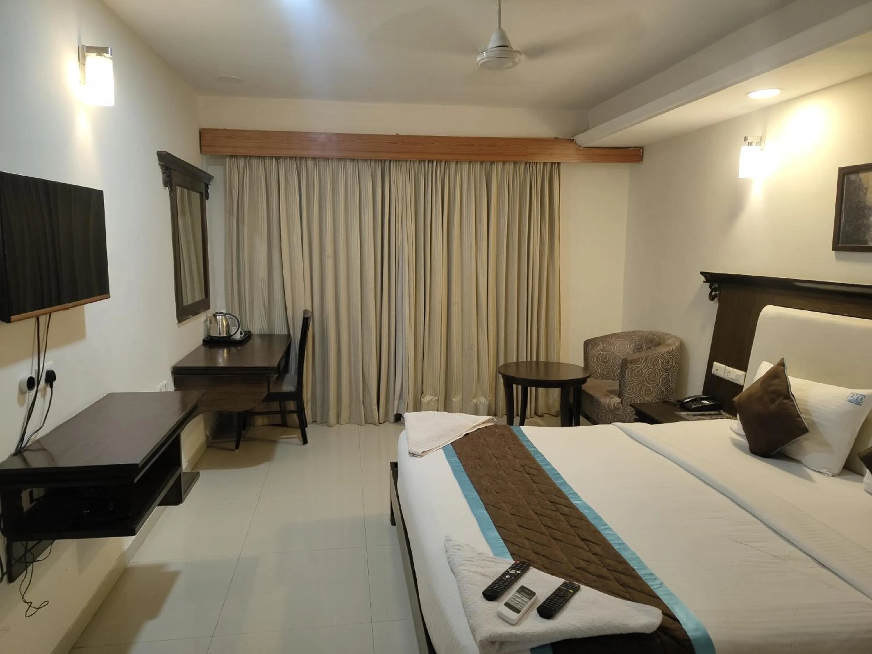 Communal lounge/ TV room, Bed in The Townhall (Unit of Prohotel)