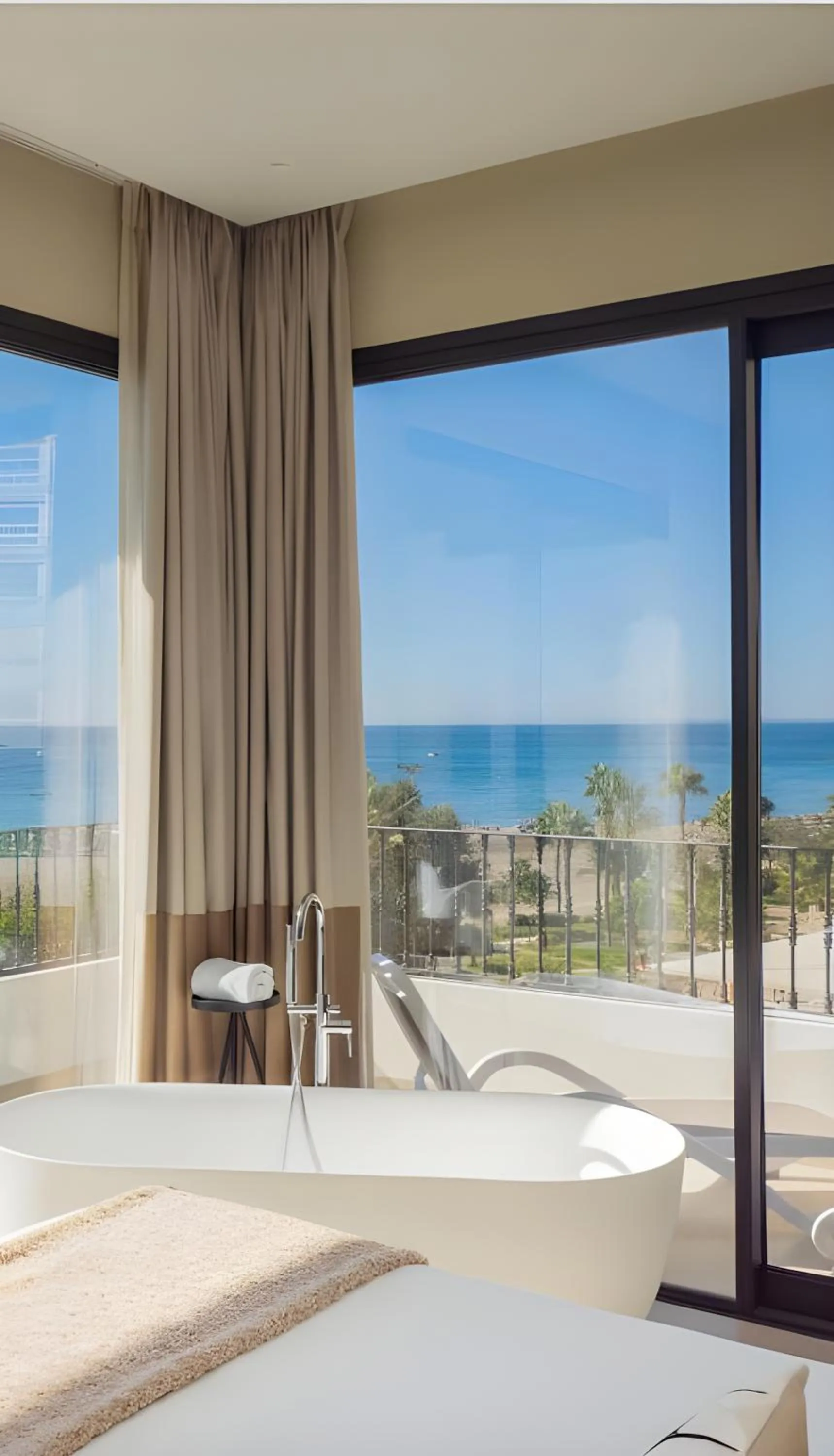 Balcony/Terrace, Bed in Comfy Studios Hotel