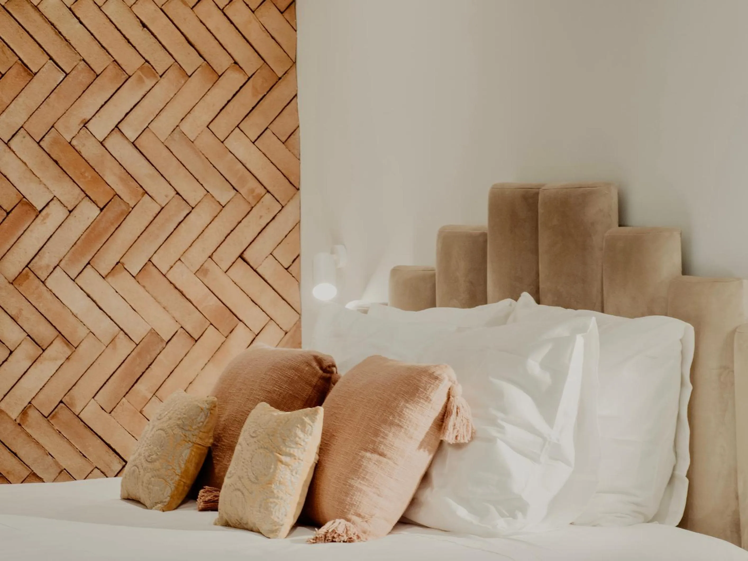 Bedroom, Bed in Comfy Studios Hotel