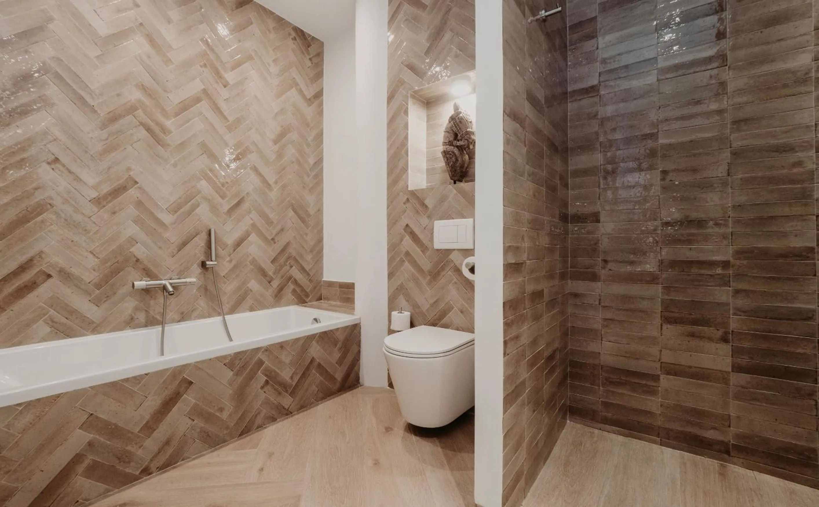 Shower in Comfy Studios Hotel