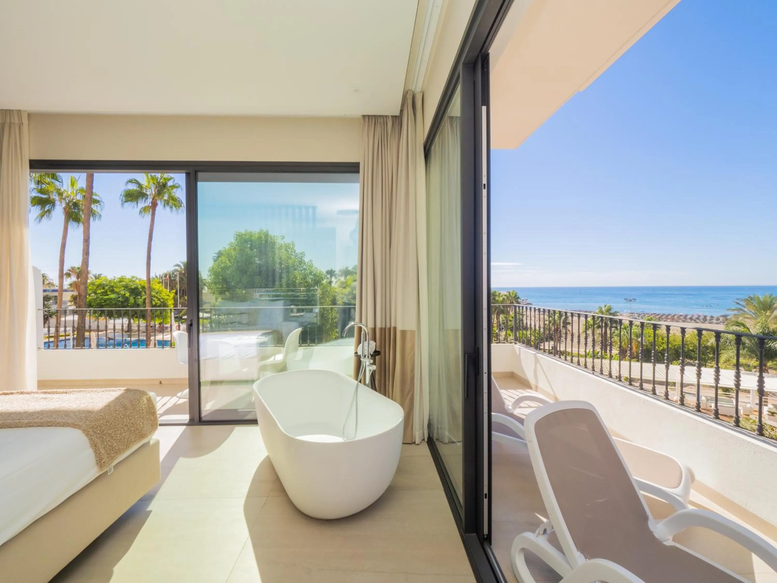 Balcony/Terrace in Comfy Studios Hotel